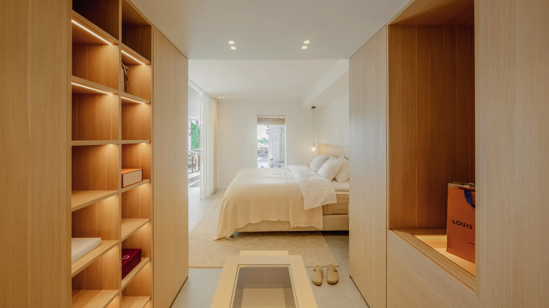 Ground floor apartment for sale in Nueva Andalucia with 3 bedrooms