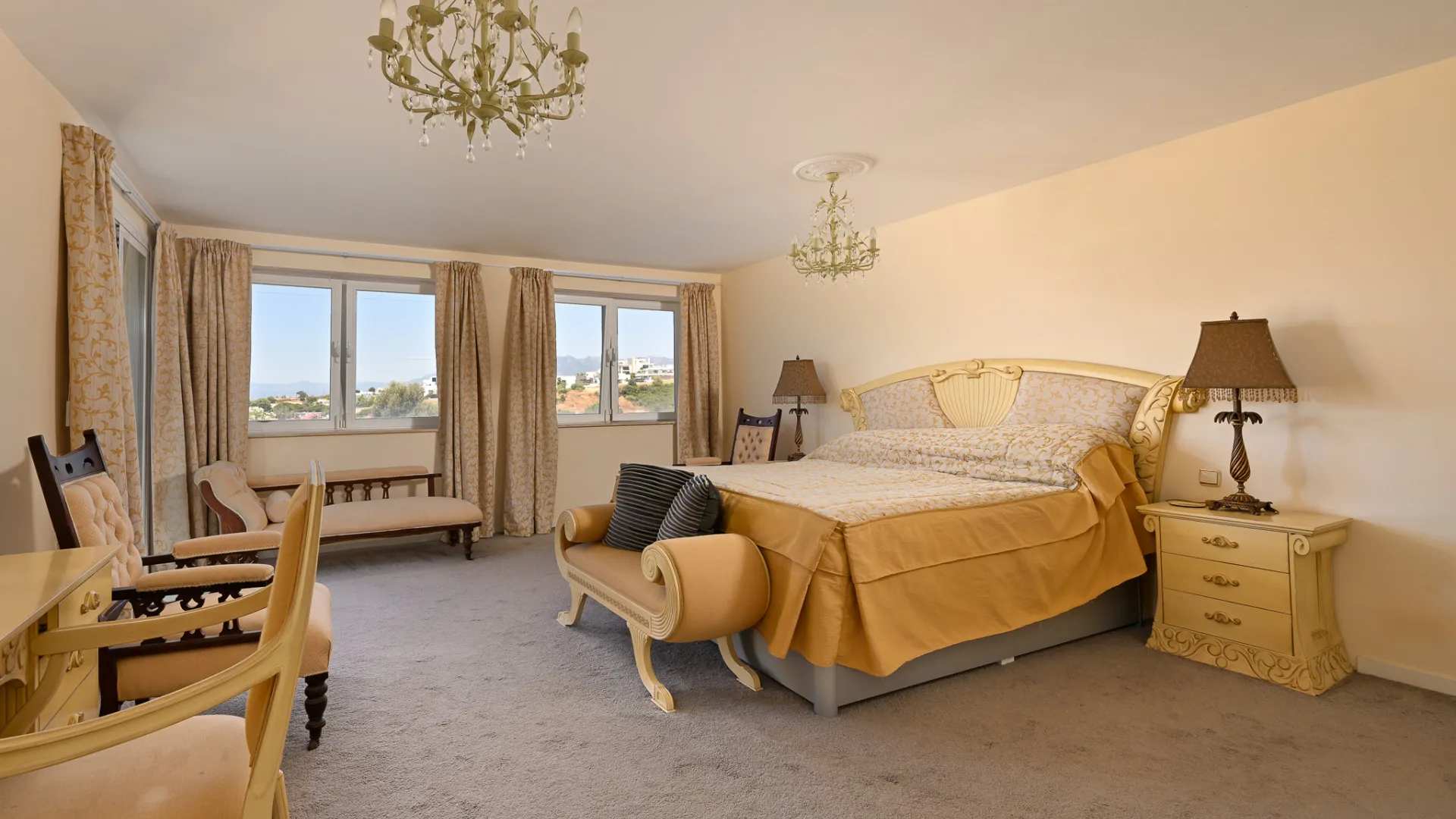 For sale villa in Calahonda with 3 bedrooms
