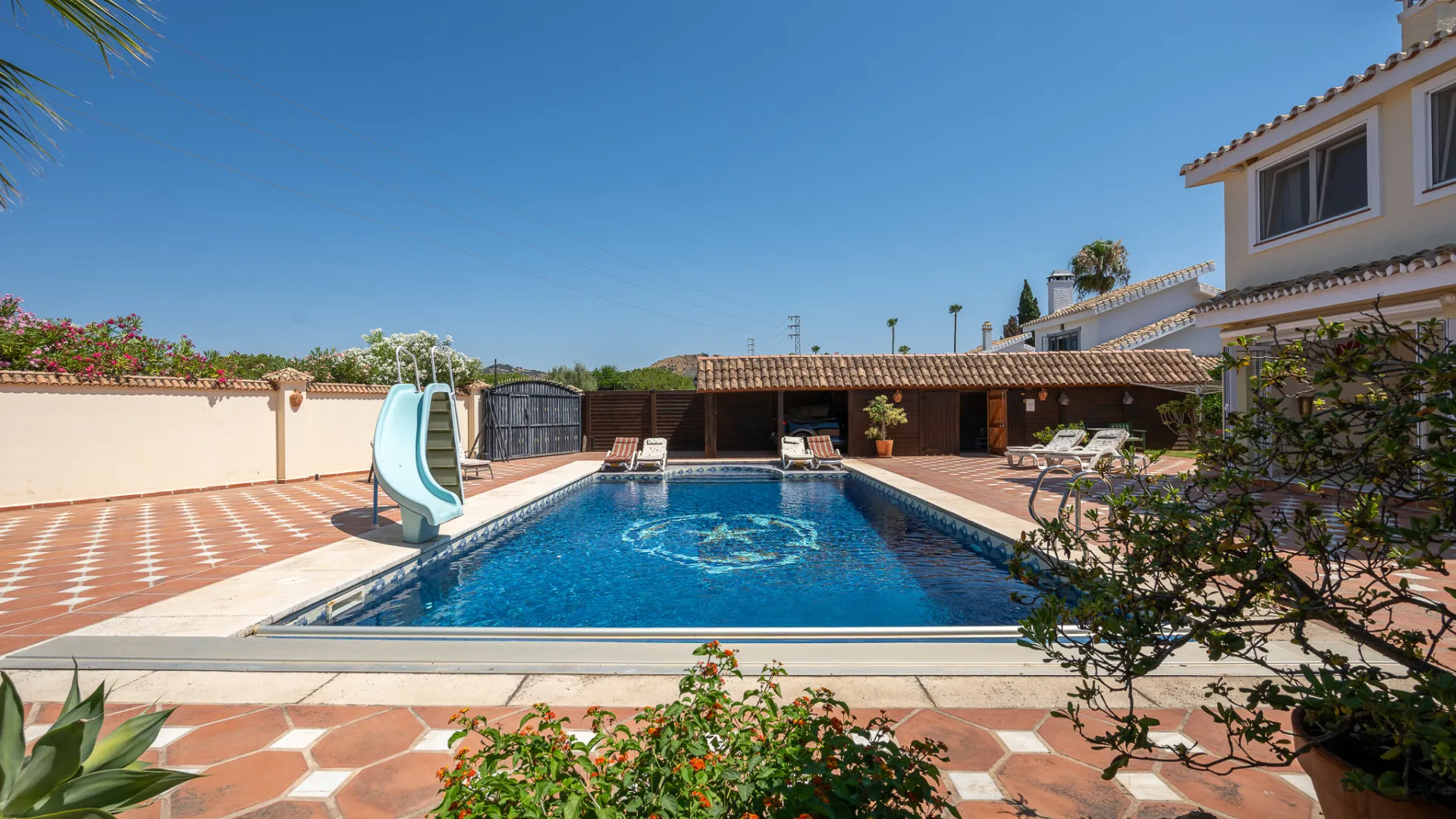 For sale villa in Calahonda with 3 bedrooms