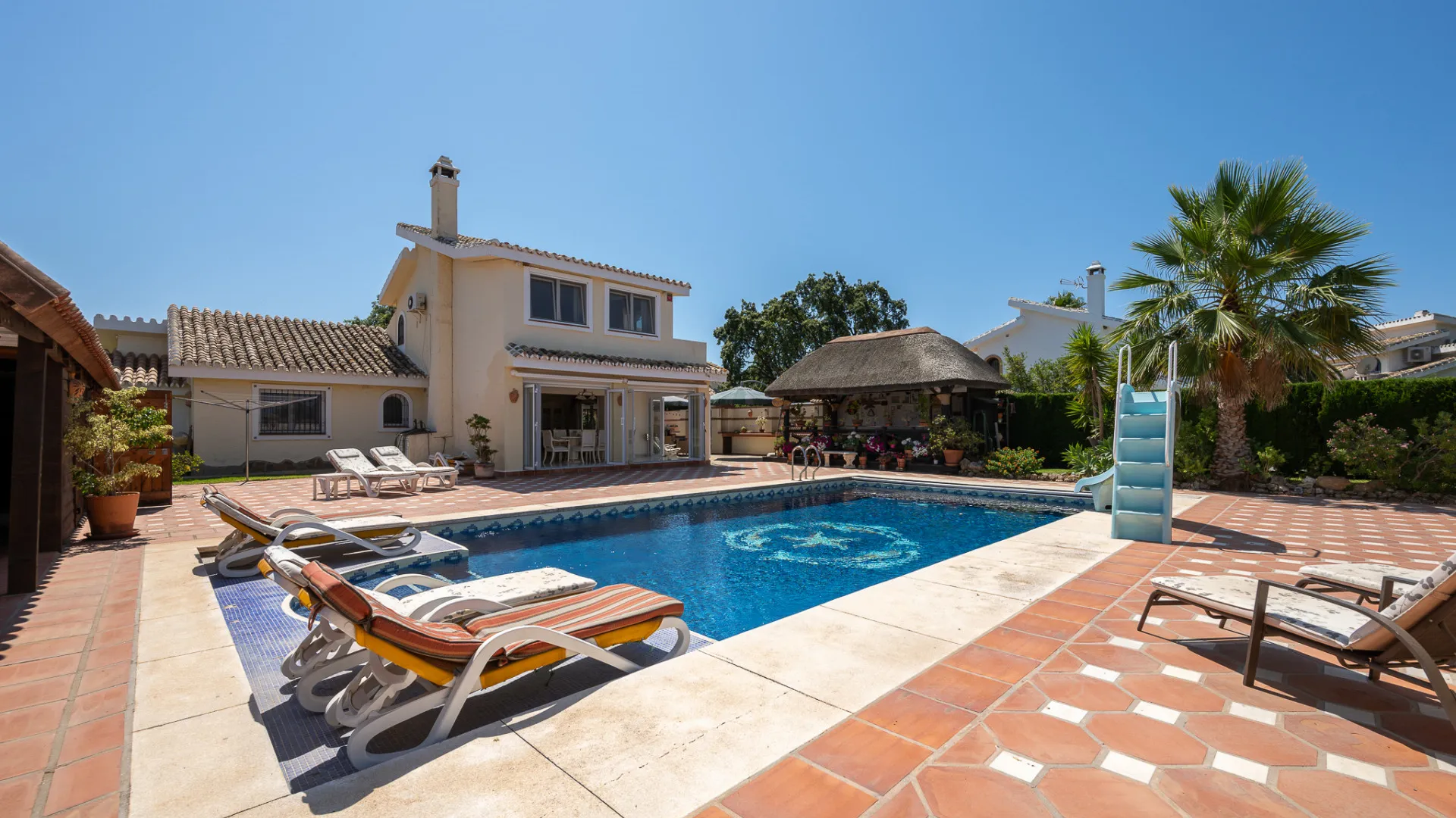 For sale villa in Calahonda with 3 bedrooms