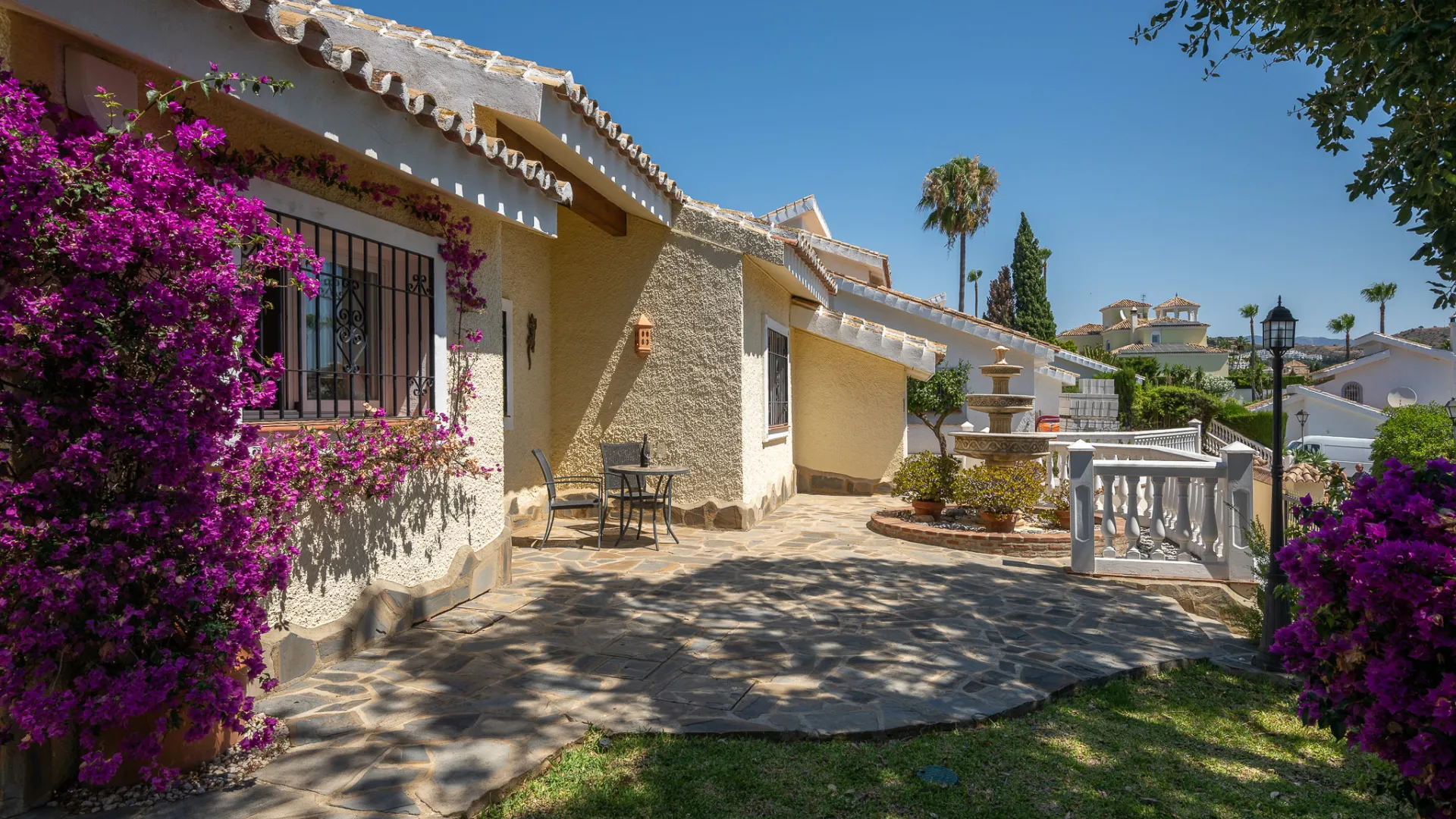 For sale villa in Calahonda with 3 bedrooms