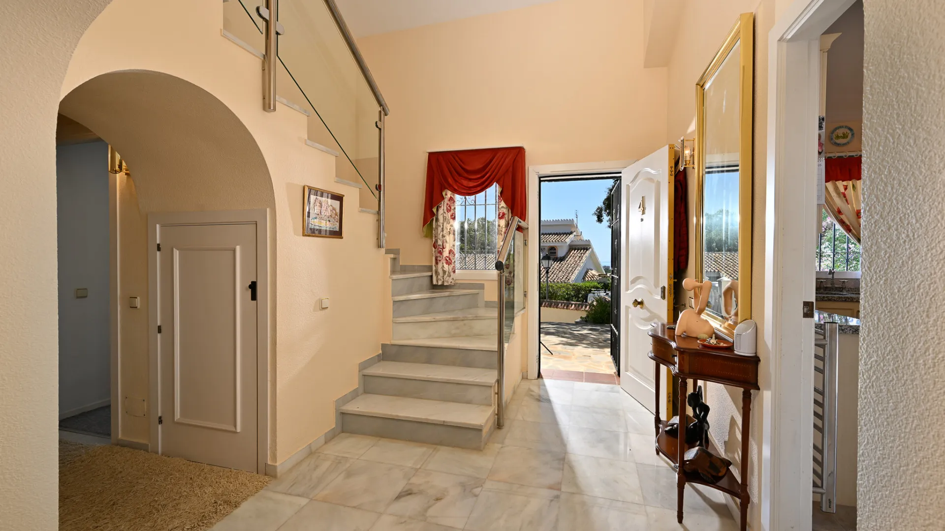 For sale villa in Calahonda with 3 bedrooms