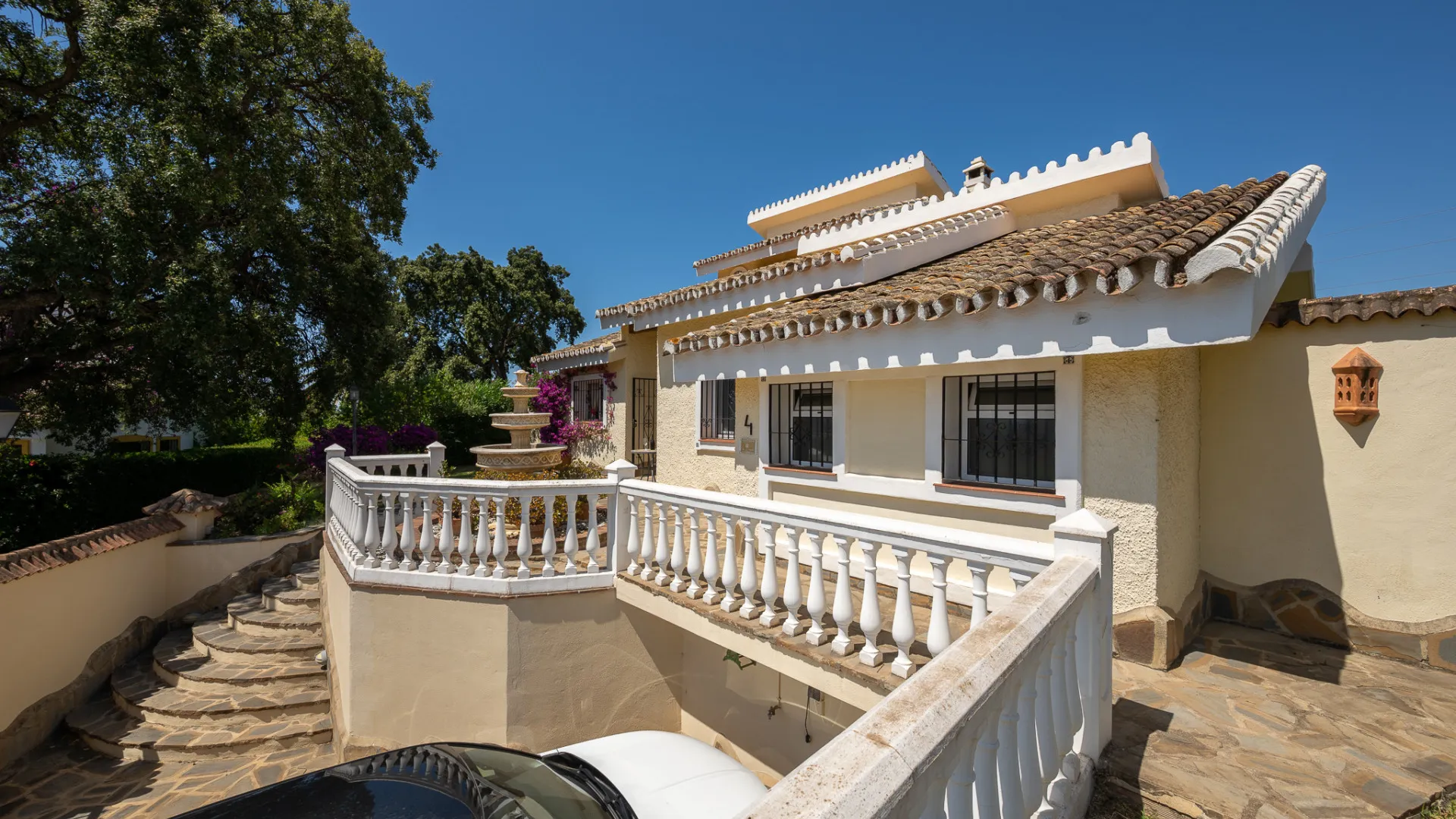 For sale villa in Calahonda with 3 bedrooms