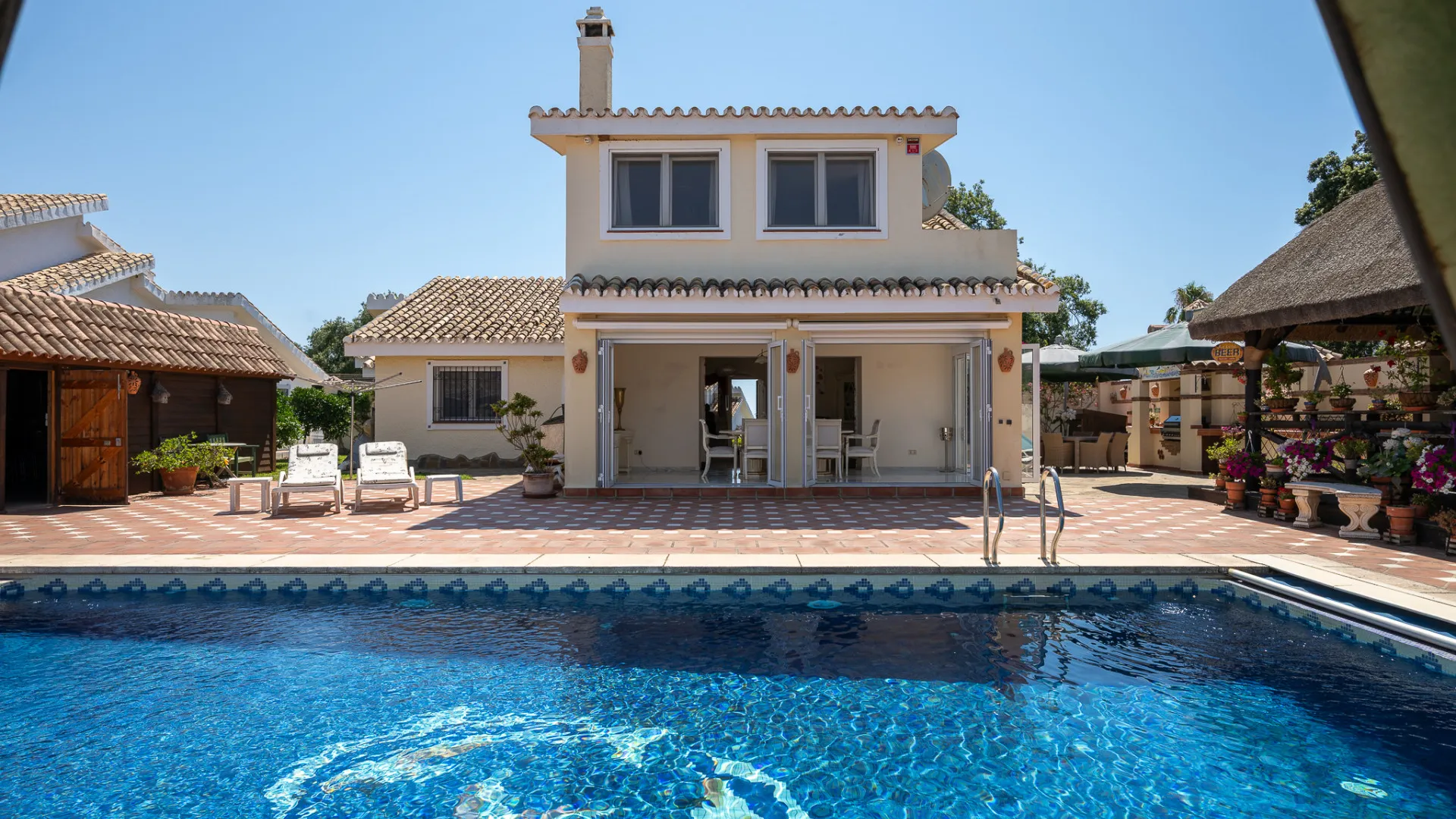 For sale villa in Calahonda with 3 bedrooms