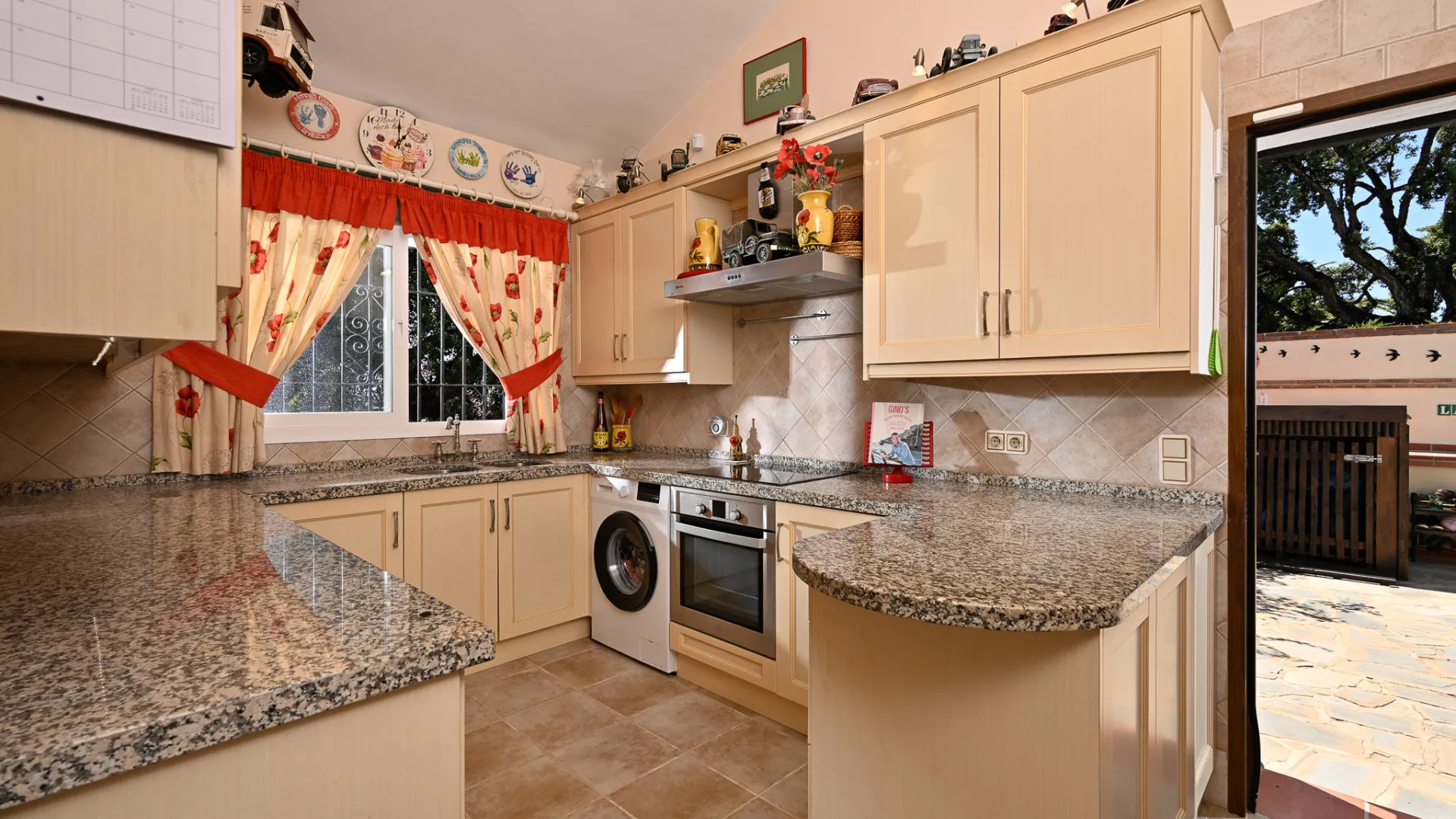 For sale villa in Calahonda with 3 bedrooms