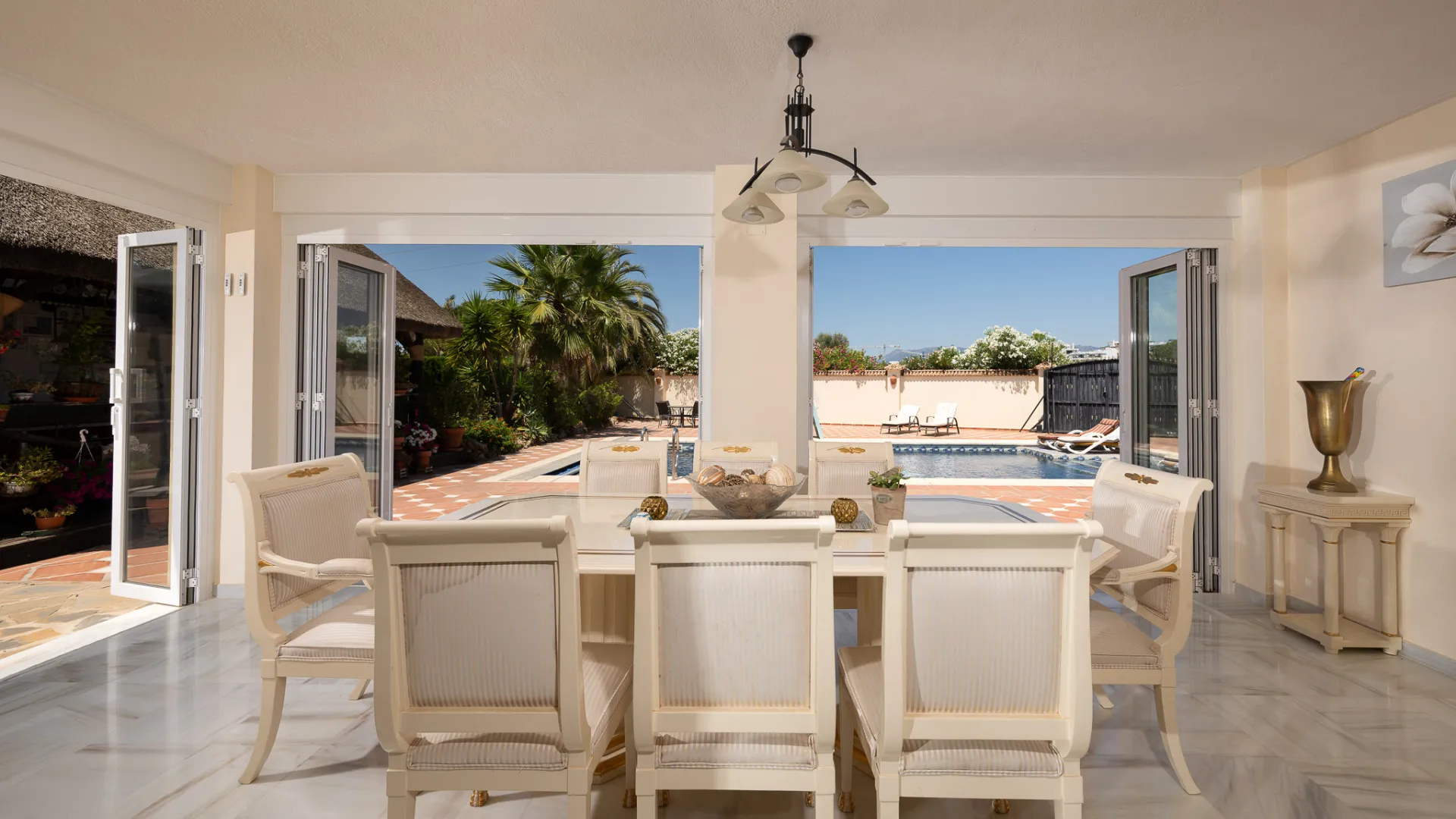 For sale villa in Calahonda with 3 bedrooms
