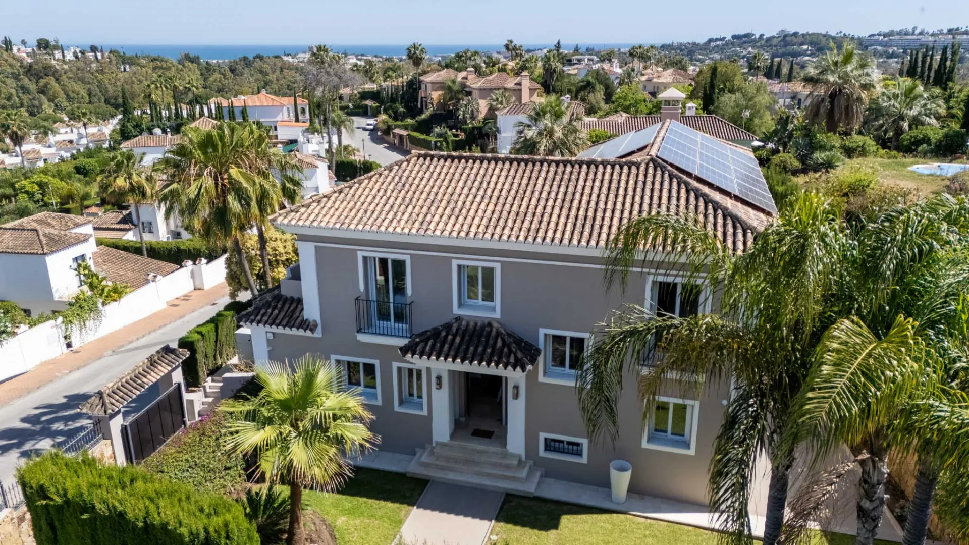 Comprar villa en Nueva Andalucia con 6 dormitorios