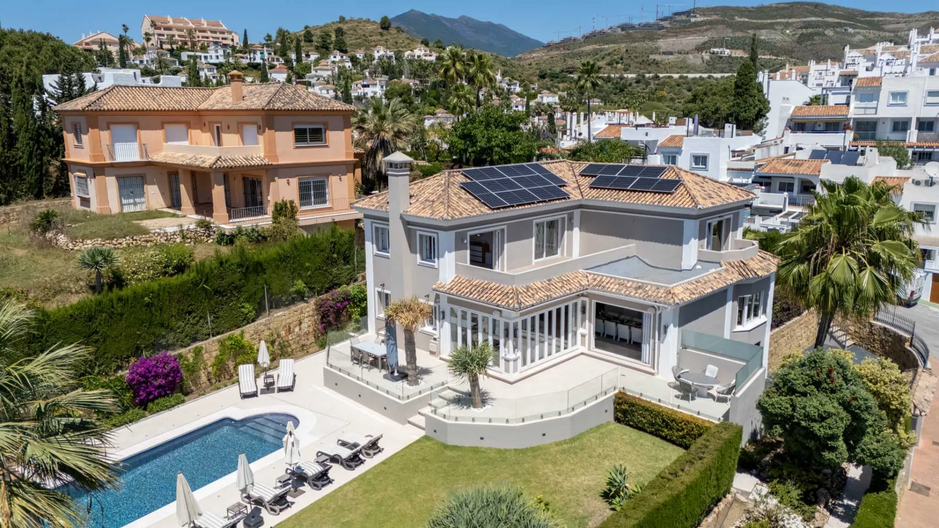 Comprar villa en Nueva Andalucia con 6 dormitorios