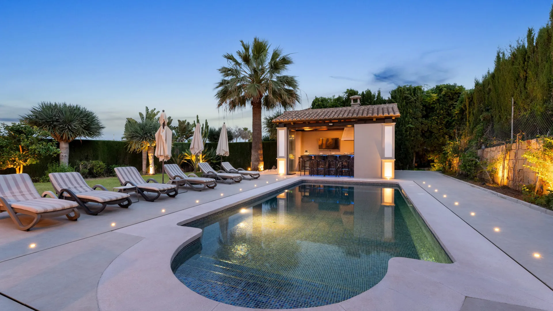 Comprar villa en Nueva Andalucia con 6 dormitorios
