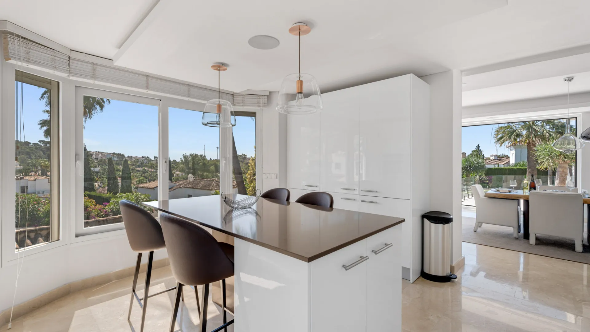 Comprar villa en Nueva Andalucia con 6 dormitorios