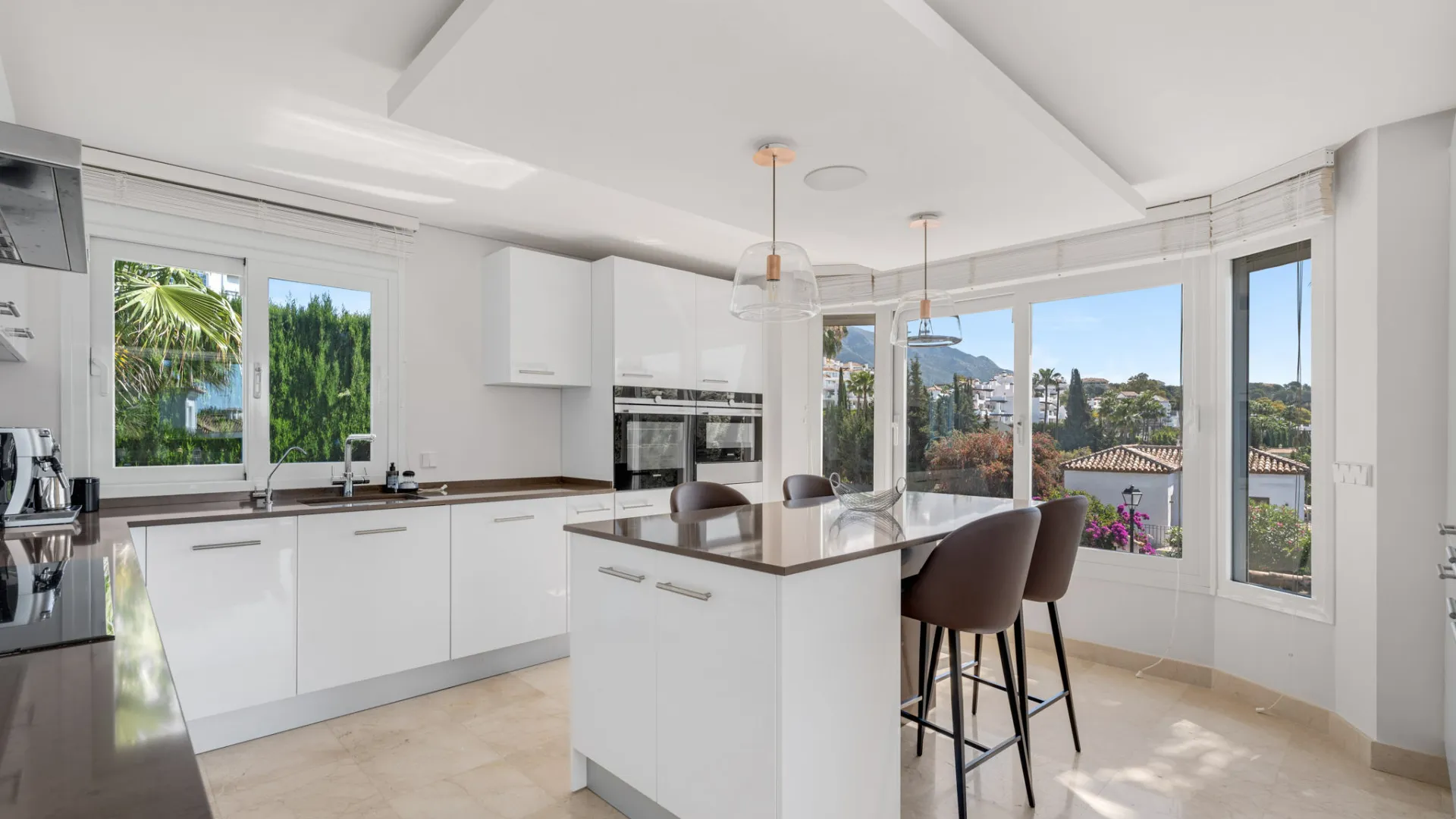 Comprar villa en Nueva Andalucia con 6 dormitorios