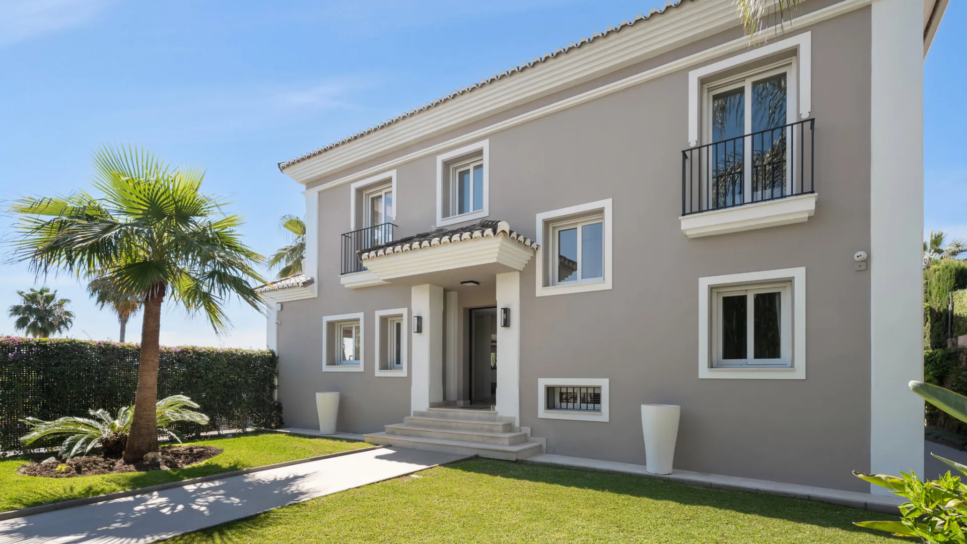 Comprar villa en Nueva Andalucia con 6 dormitorios