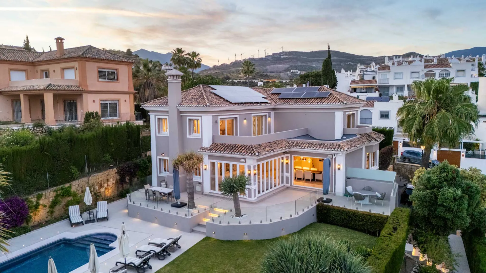 Comprar villa en Nueva Andalucia con 6 dormitorios