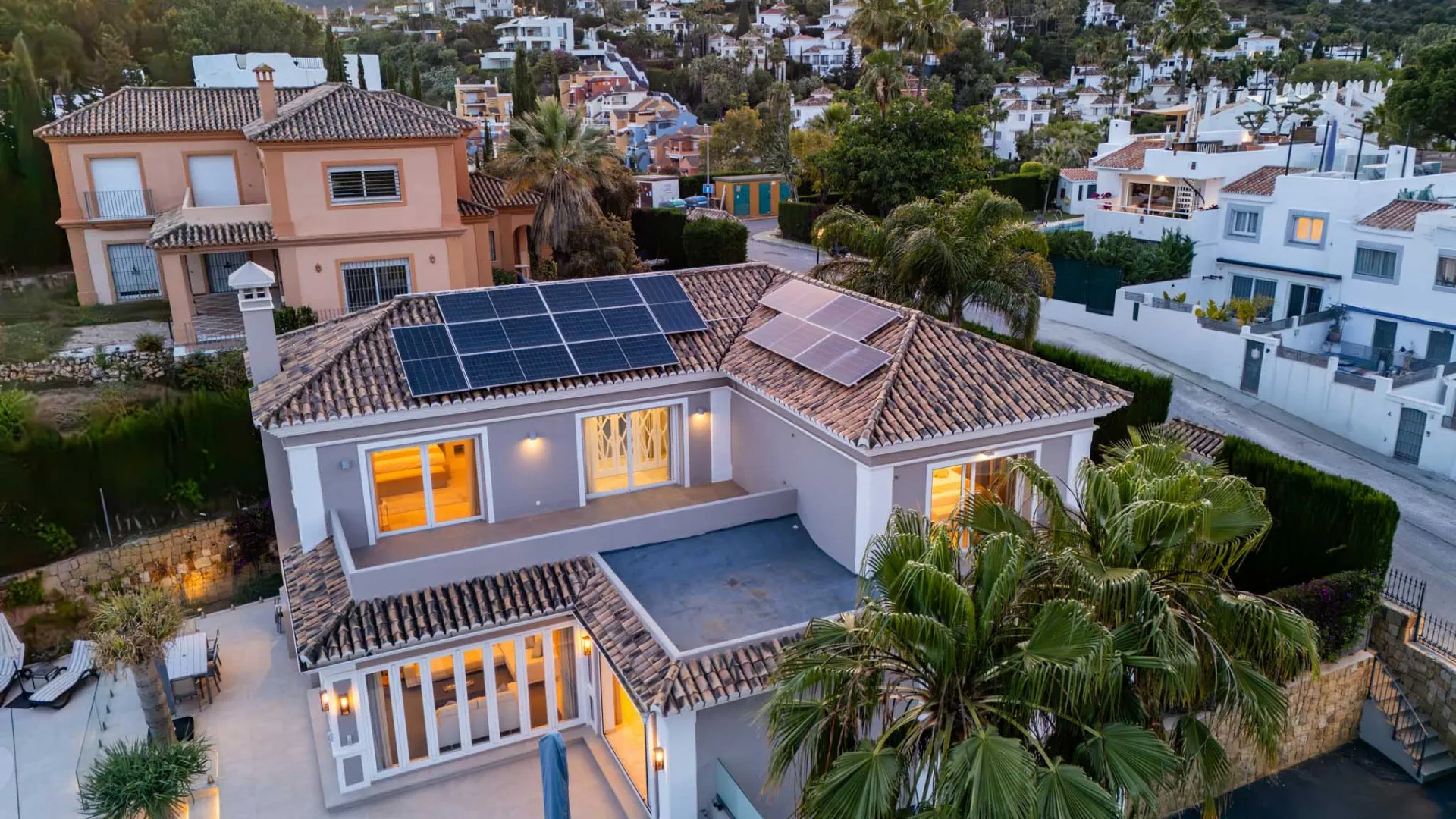 Comprar villa en Nueva Andalucia con 6 dormitorios