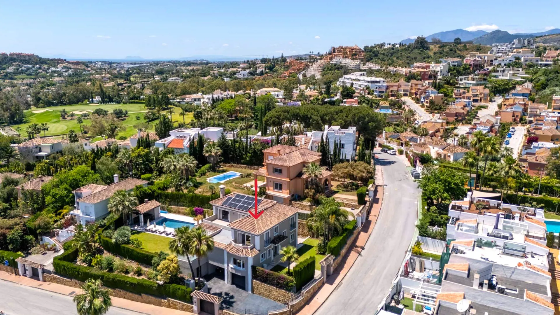 Comprar villa en Nueva Andalucia con 6 dormitorios