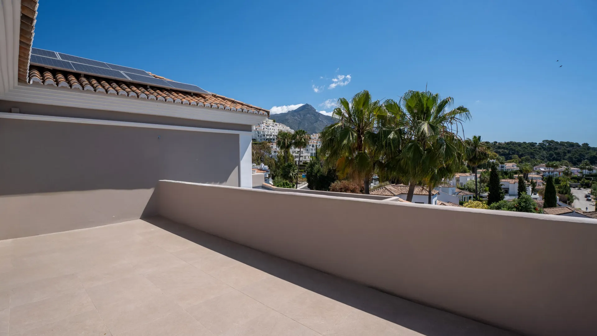 Comprar villa en Nueva Andalucia con 6 dormitorios