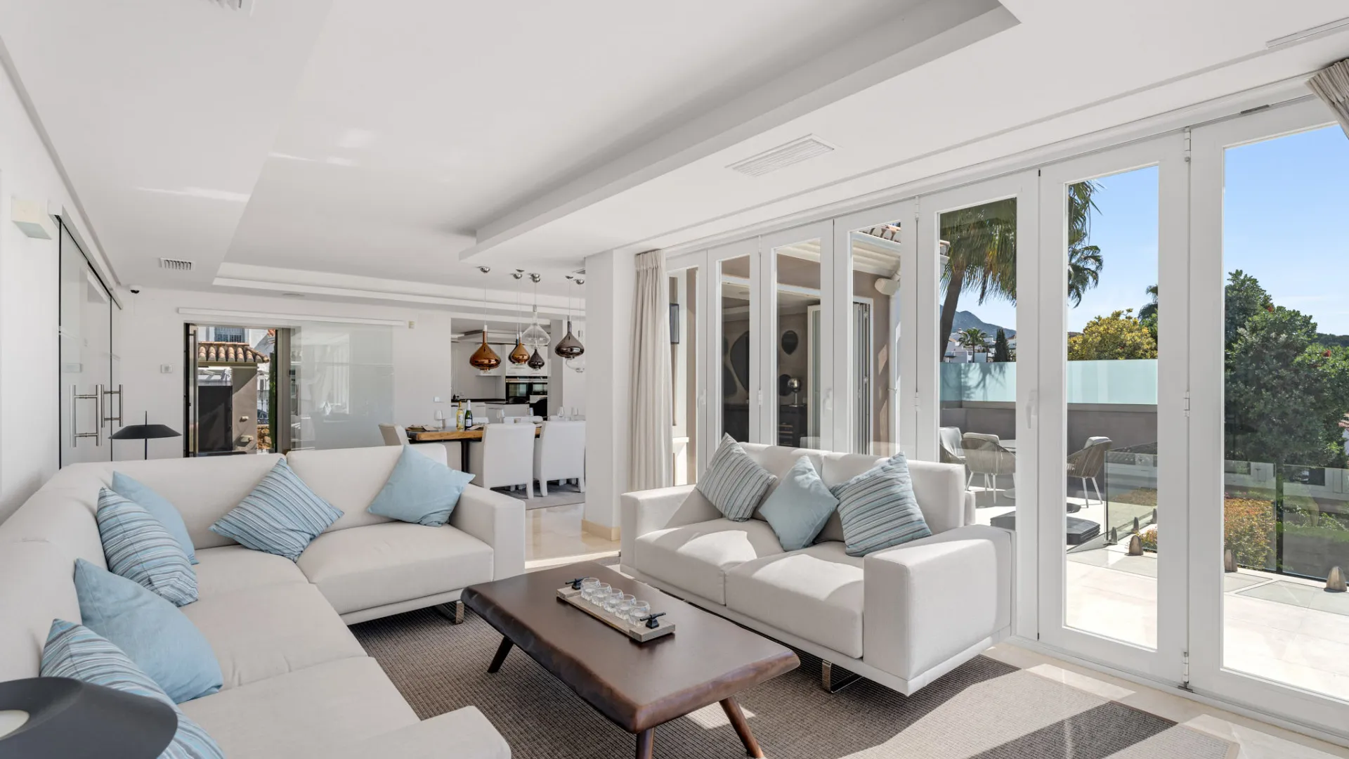 Comprar villa en Nueva Andalucia con 6 dormitorios