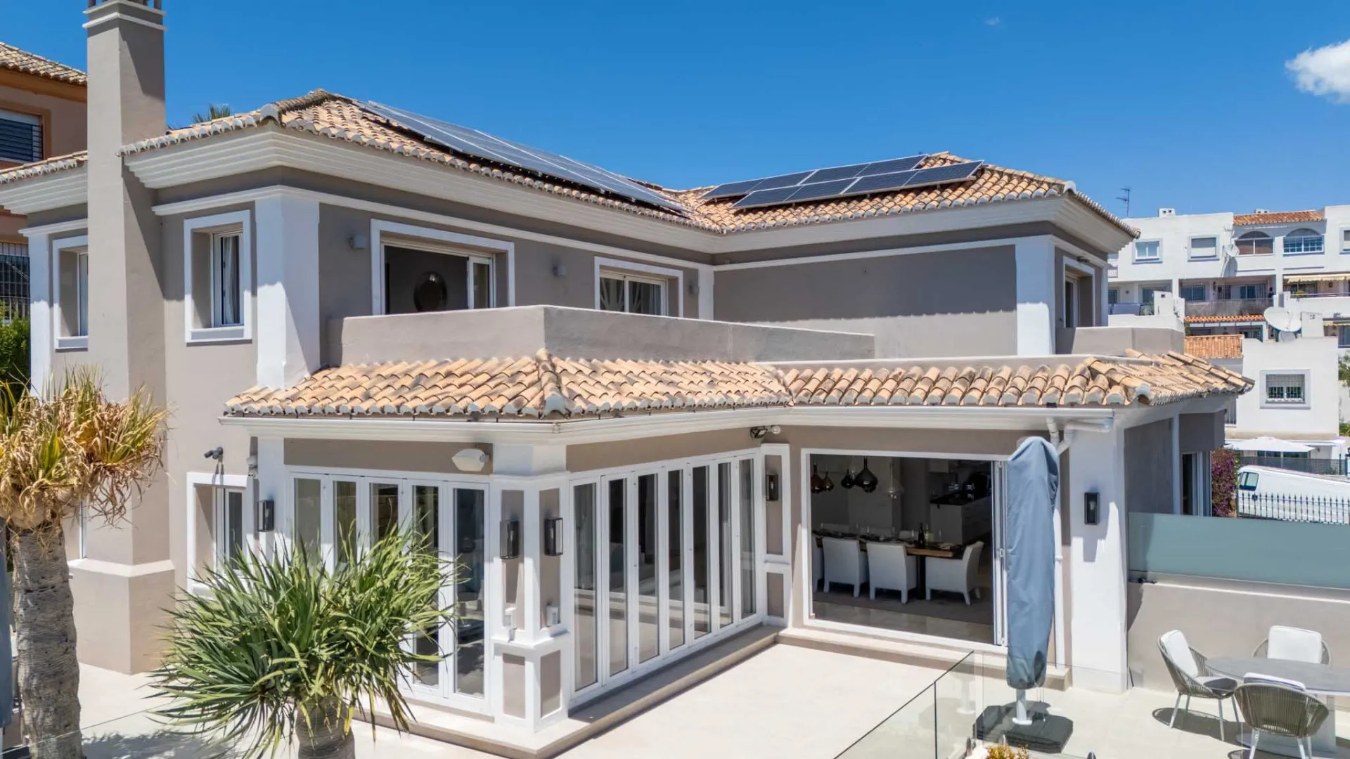 Comprar villa en Nueva Andalucia con 6 dormitorios