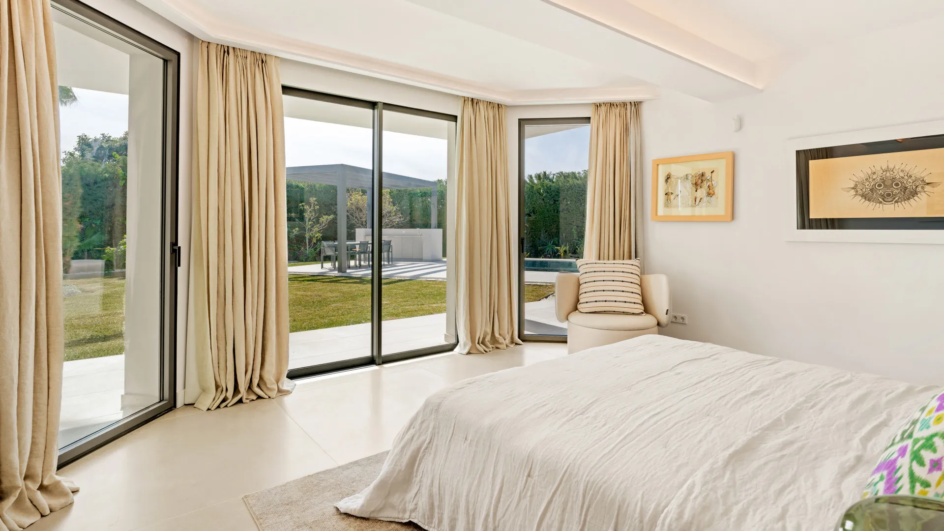 Buy 5 bedrooms villa in Nagüeles