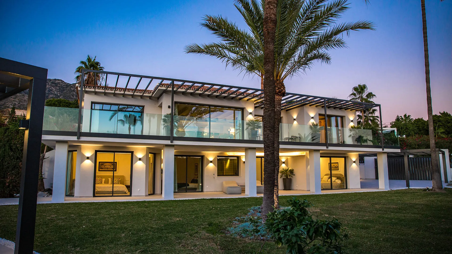 Buy 5 bedrooms villa in Nagüeles