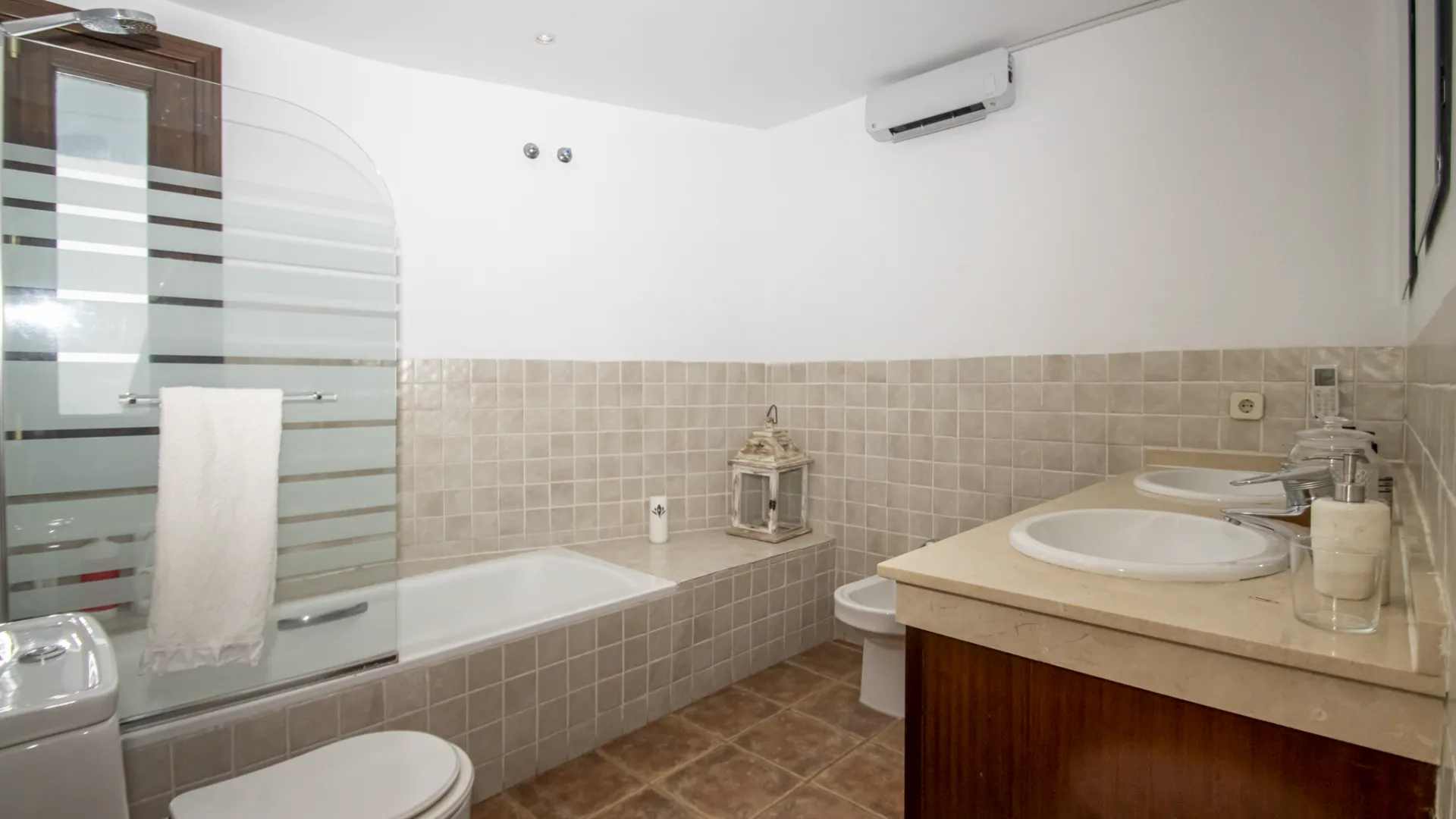 4 bedrooms semi detached house for sale in El Paraiso