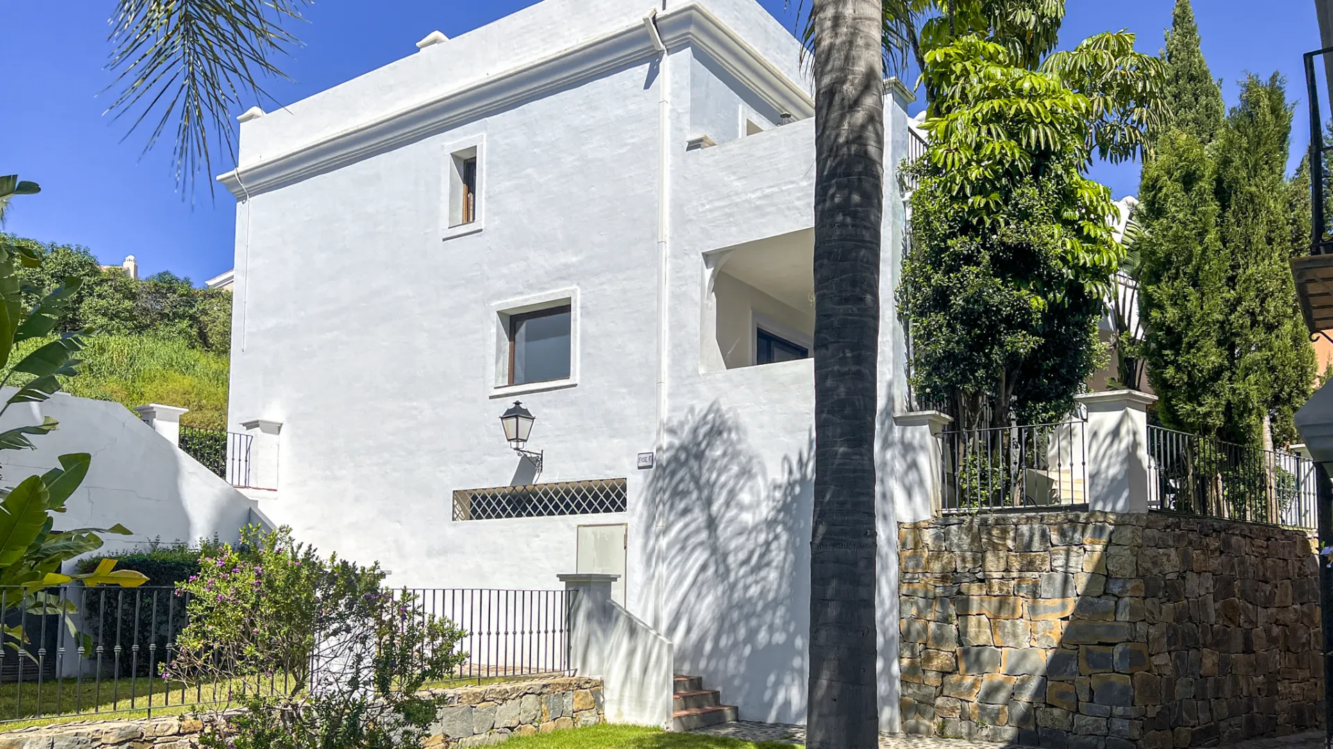 4 bedrooms semi detached house for sale in El Paraiso