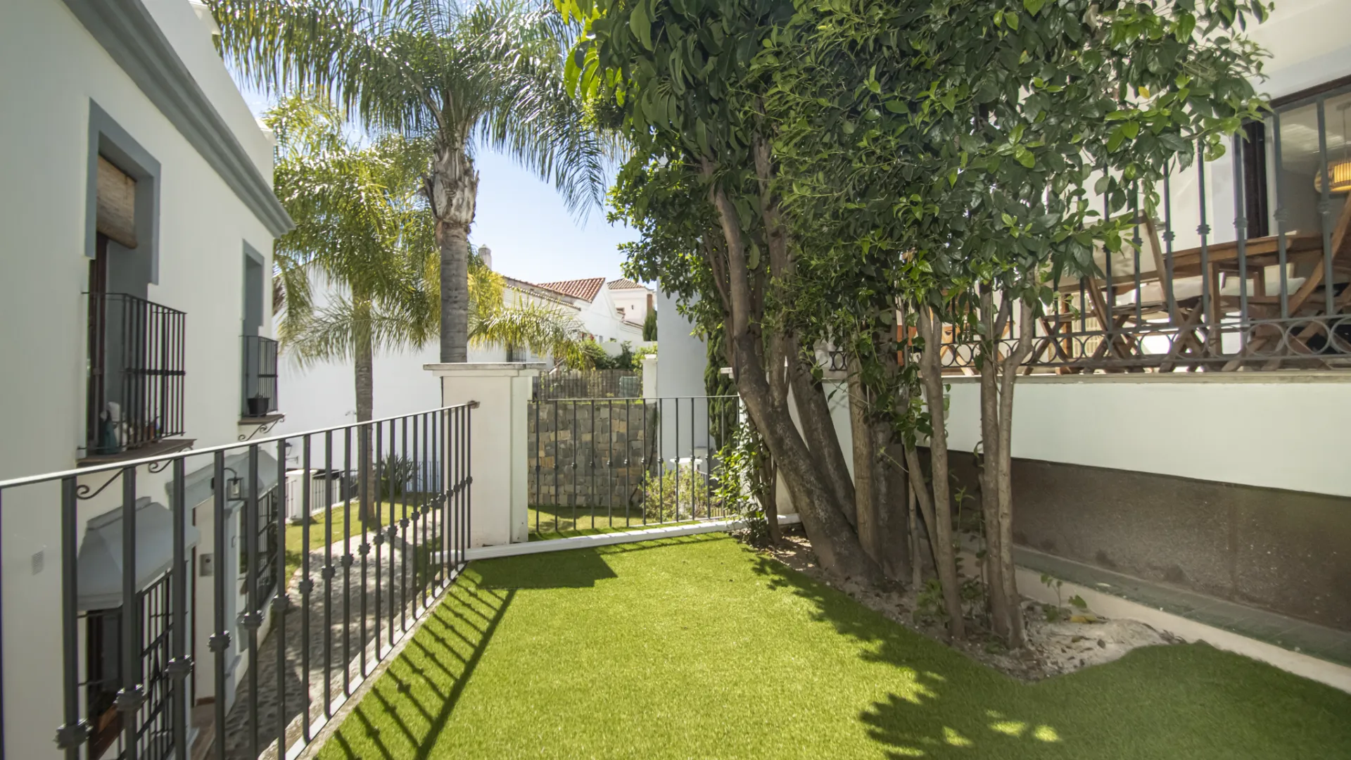 4 bedrooms semi detached house for sale in El Paraiso