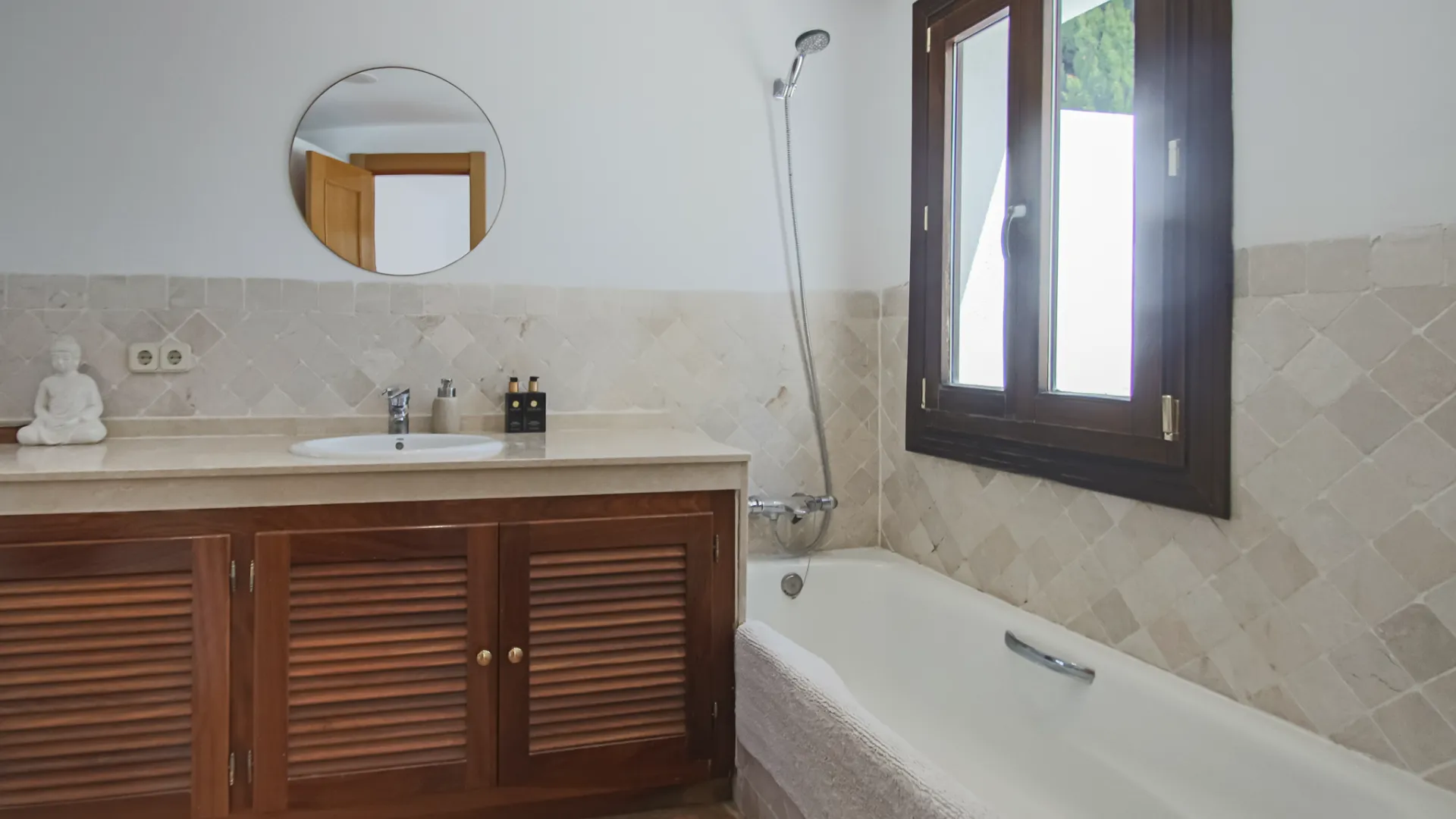 4 bedrooms semi detached house for sale in El Paraiso