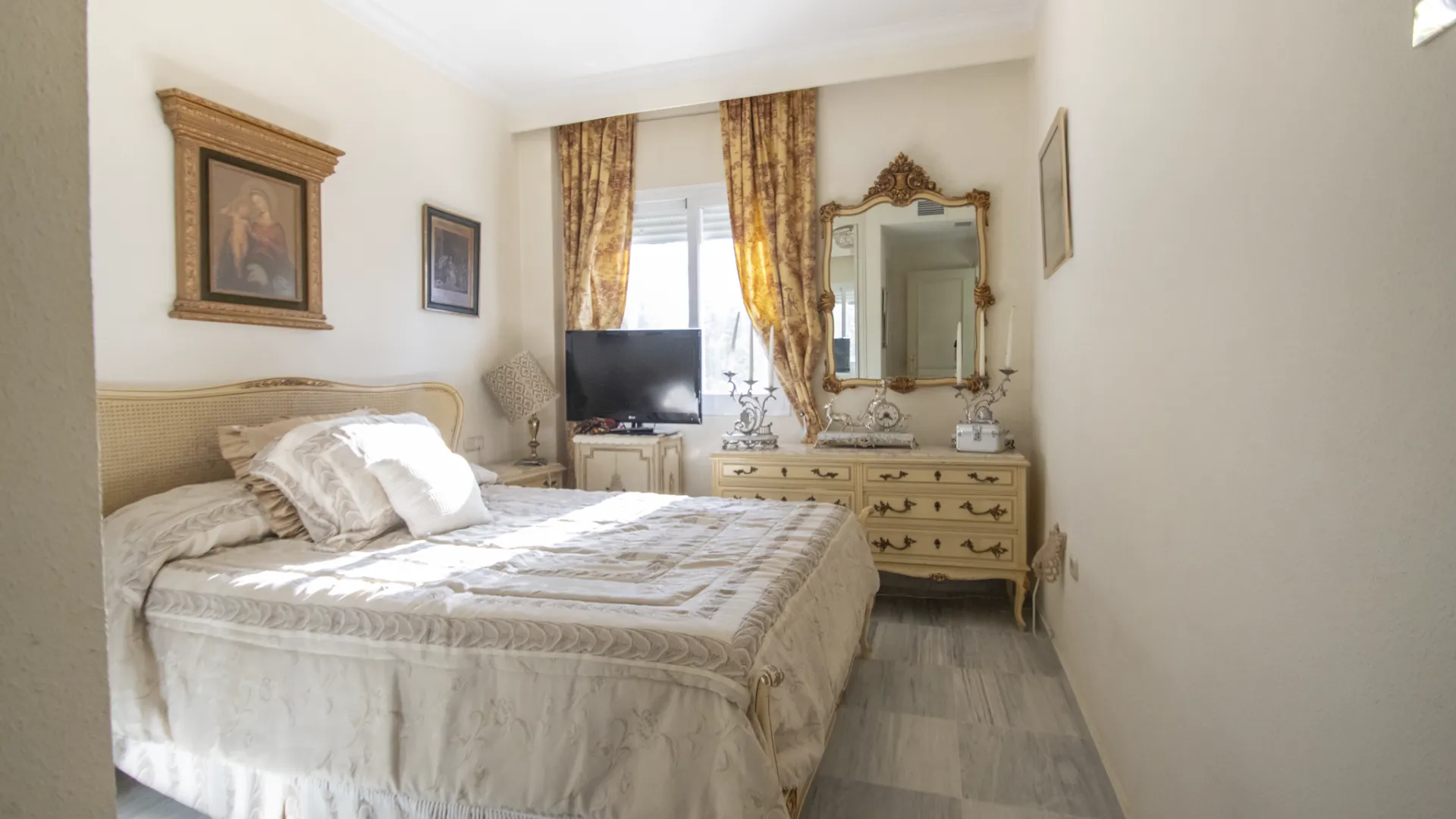 For sale 2 bedrooms apartment in Hacienda Nagüeles I