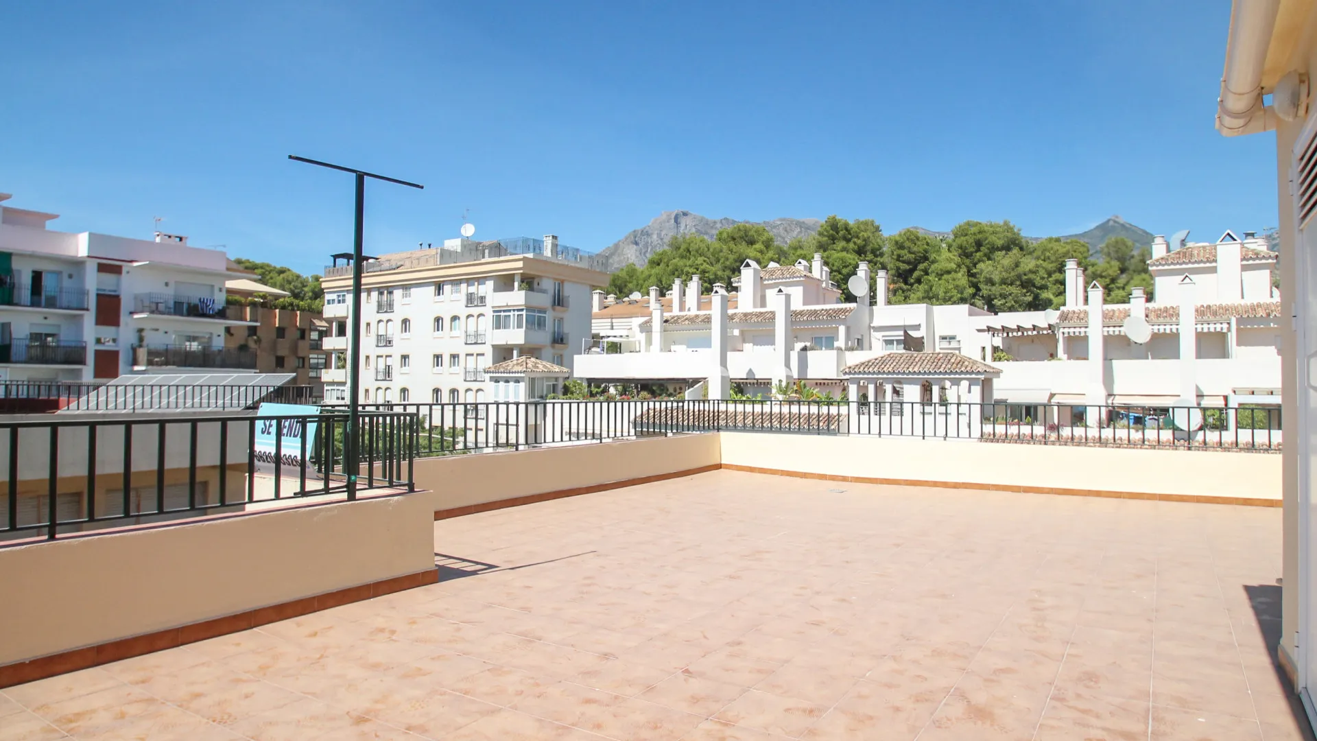 Penthouse for sale in Marbella Centro with 2 bedrooms