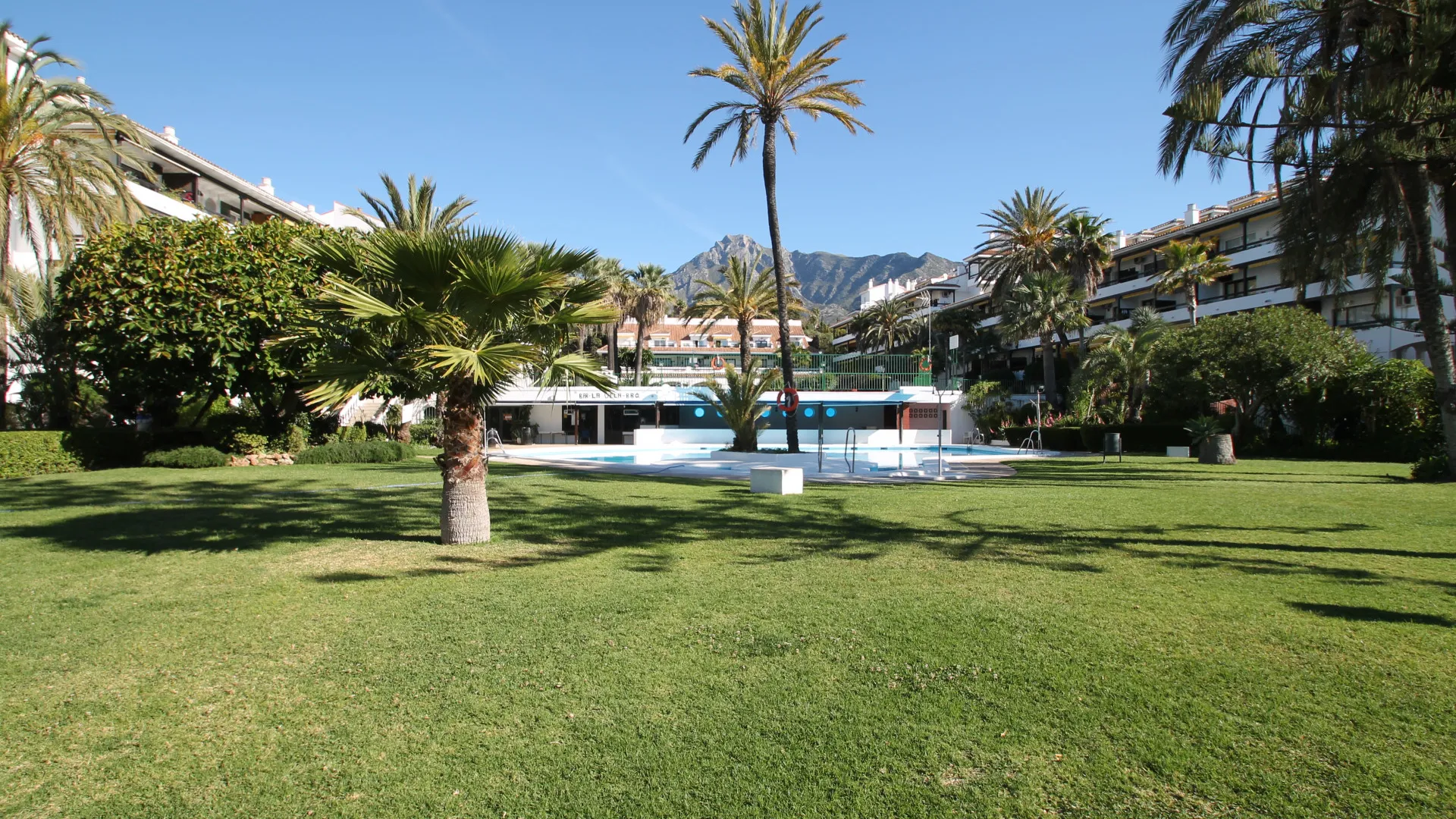 Comprar apartamento planta baja en Marbella Golden Mile
