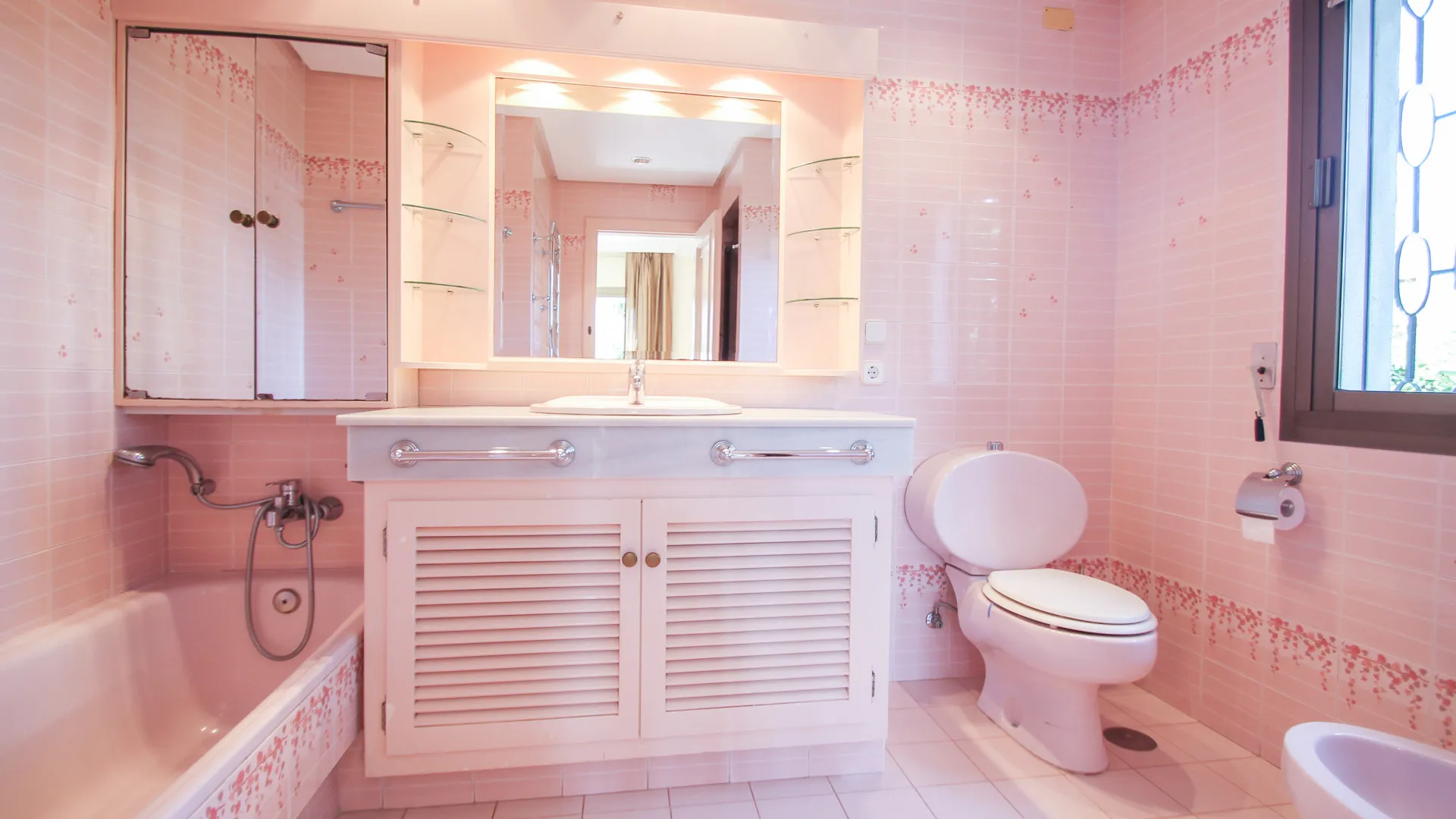 Comprar villa de 6 dormitorios en Los Monteros