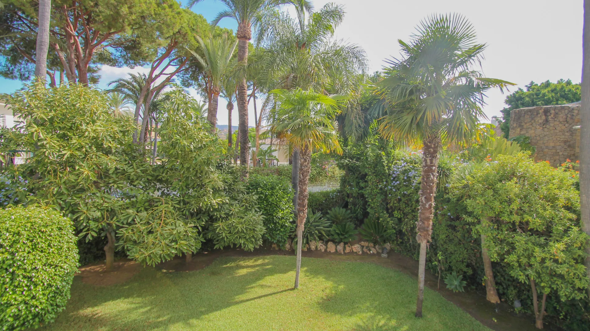 Comprar villa de 6 dormitorios en Los Monteros