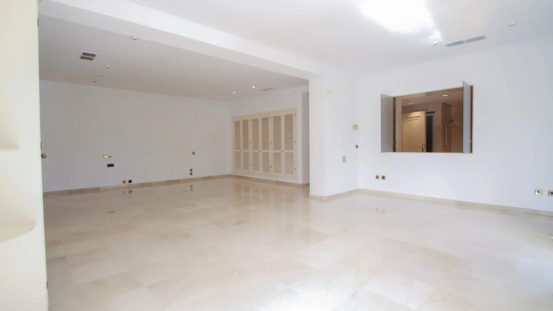 Comprar villa de 6 dormitorios en Los Monteros