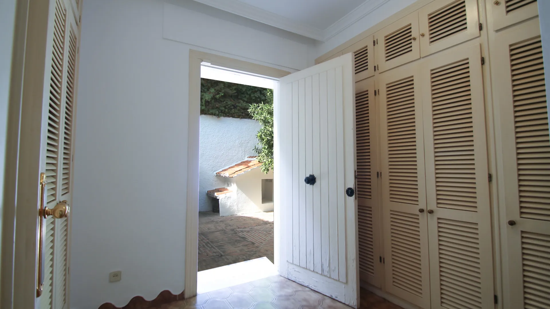 Comprar villa de 6 dormitorios en Los Monteros