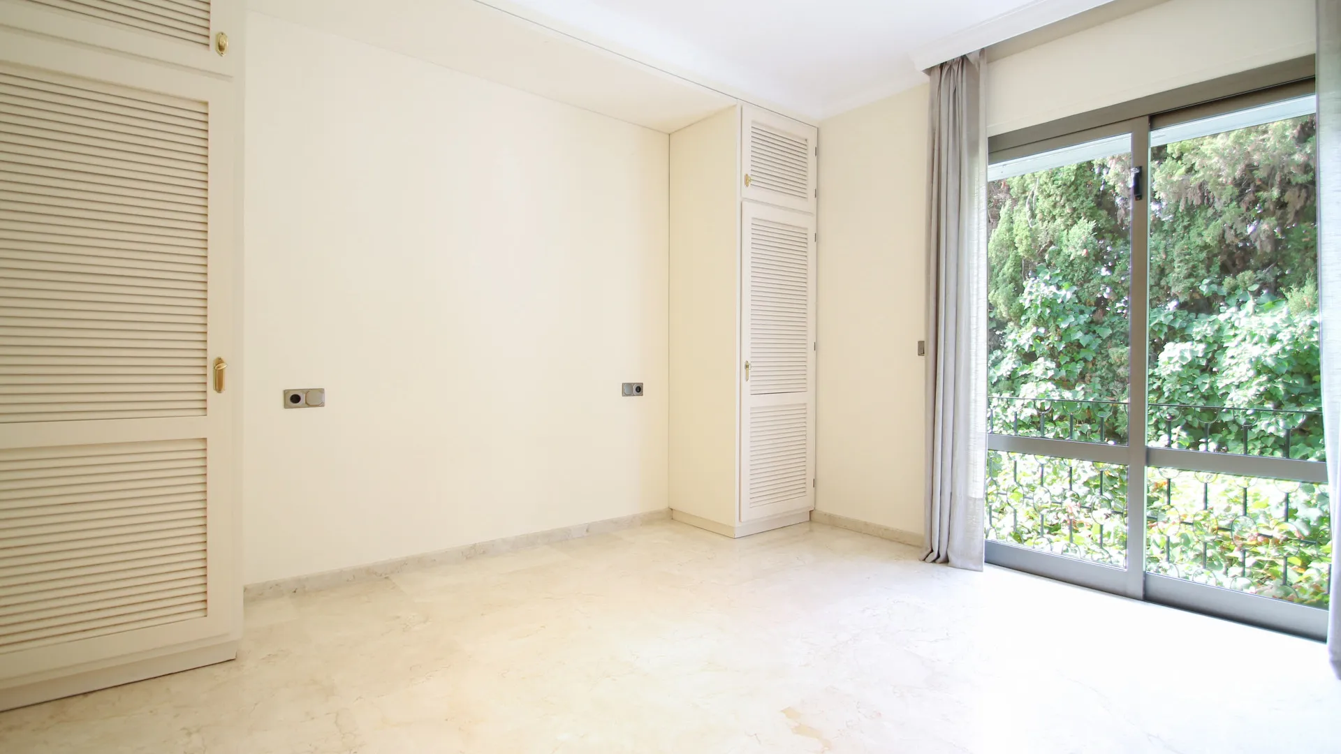 Comprar villa de 6 dormitorios en Los Monteros