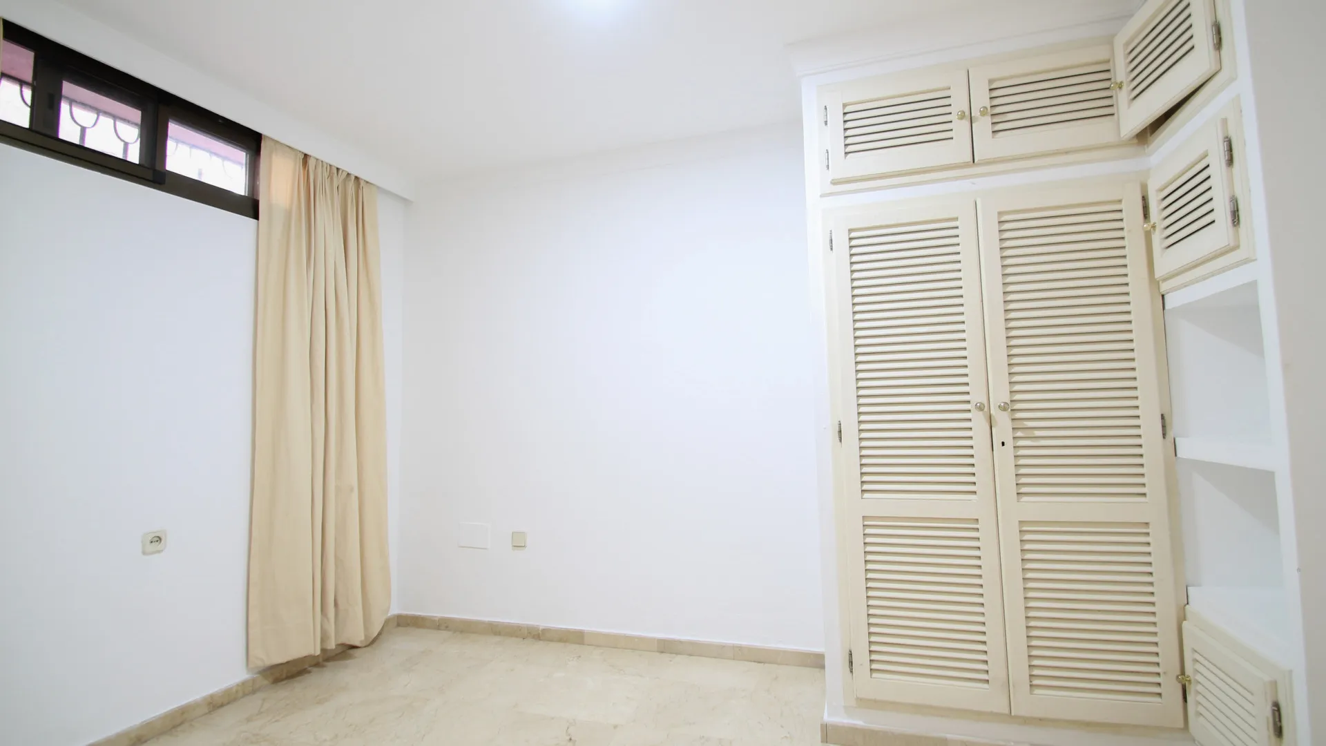 Comprar villa de 6 dormitorios en Los Monteros