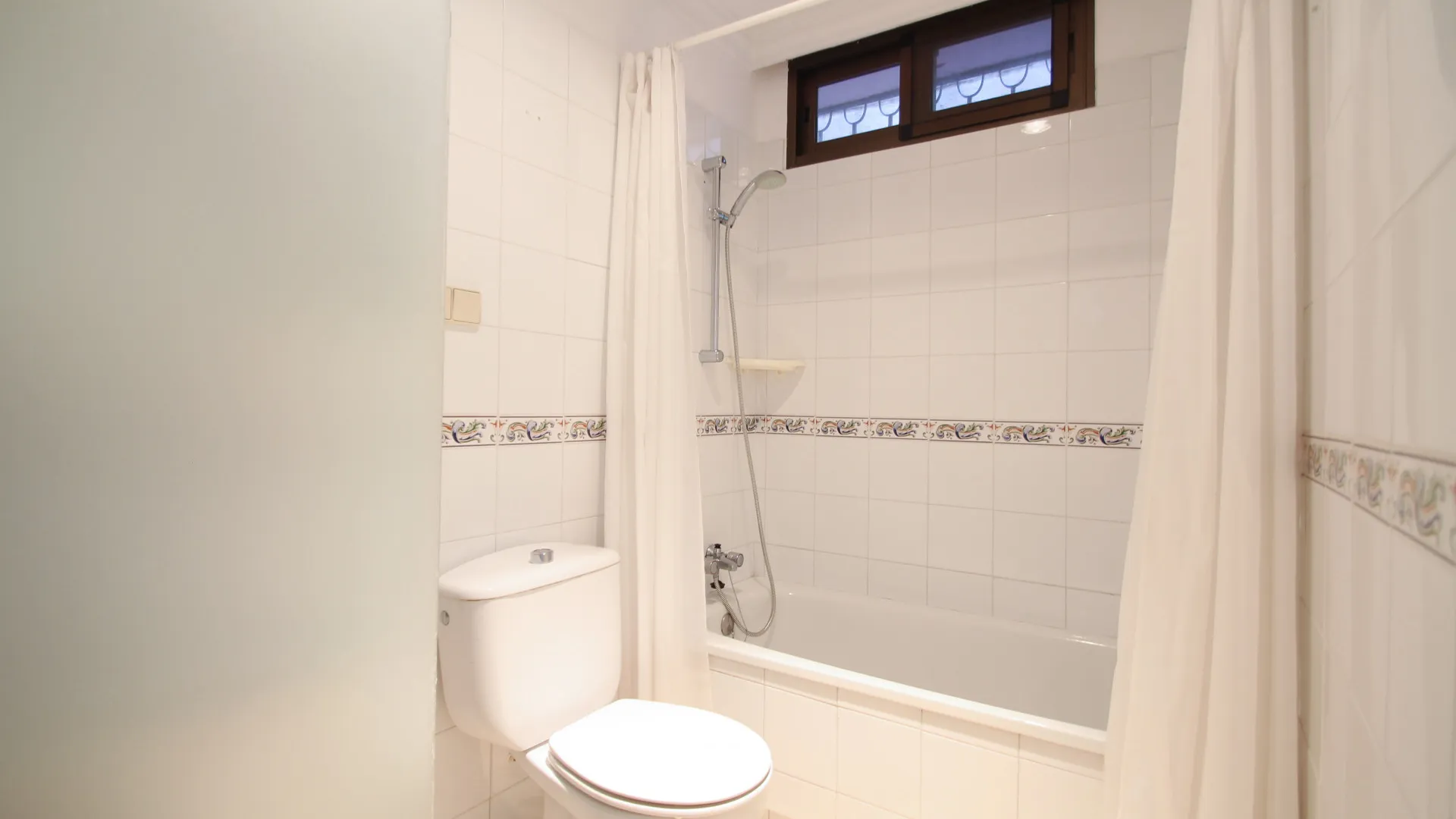 Comprar villa de 6 dormitorios en Los Monteros