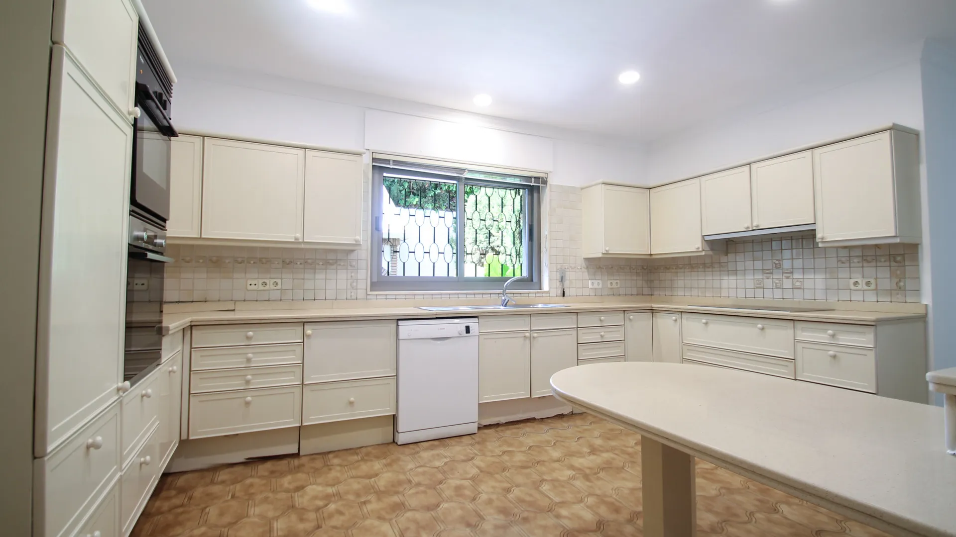 Comprar villa de 6 dormitorios en Los Monteros