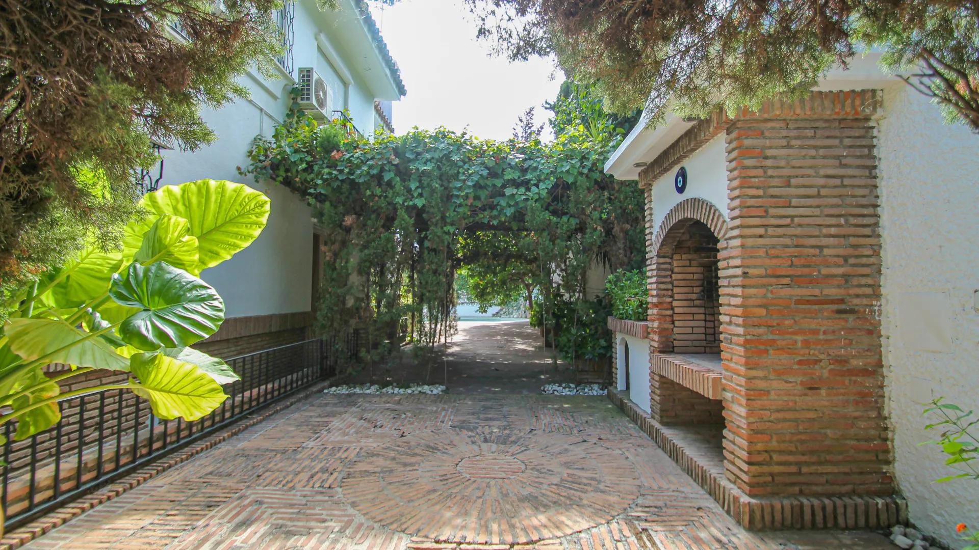 Comprar villa de 6 dormitorios en Los Monteros