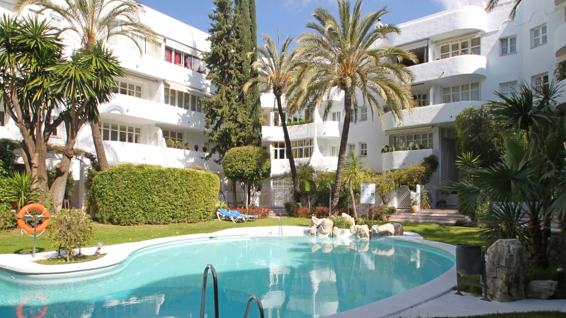Atico duplex en venta de 3 dormitorios en Marbella Golden Mile