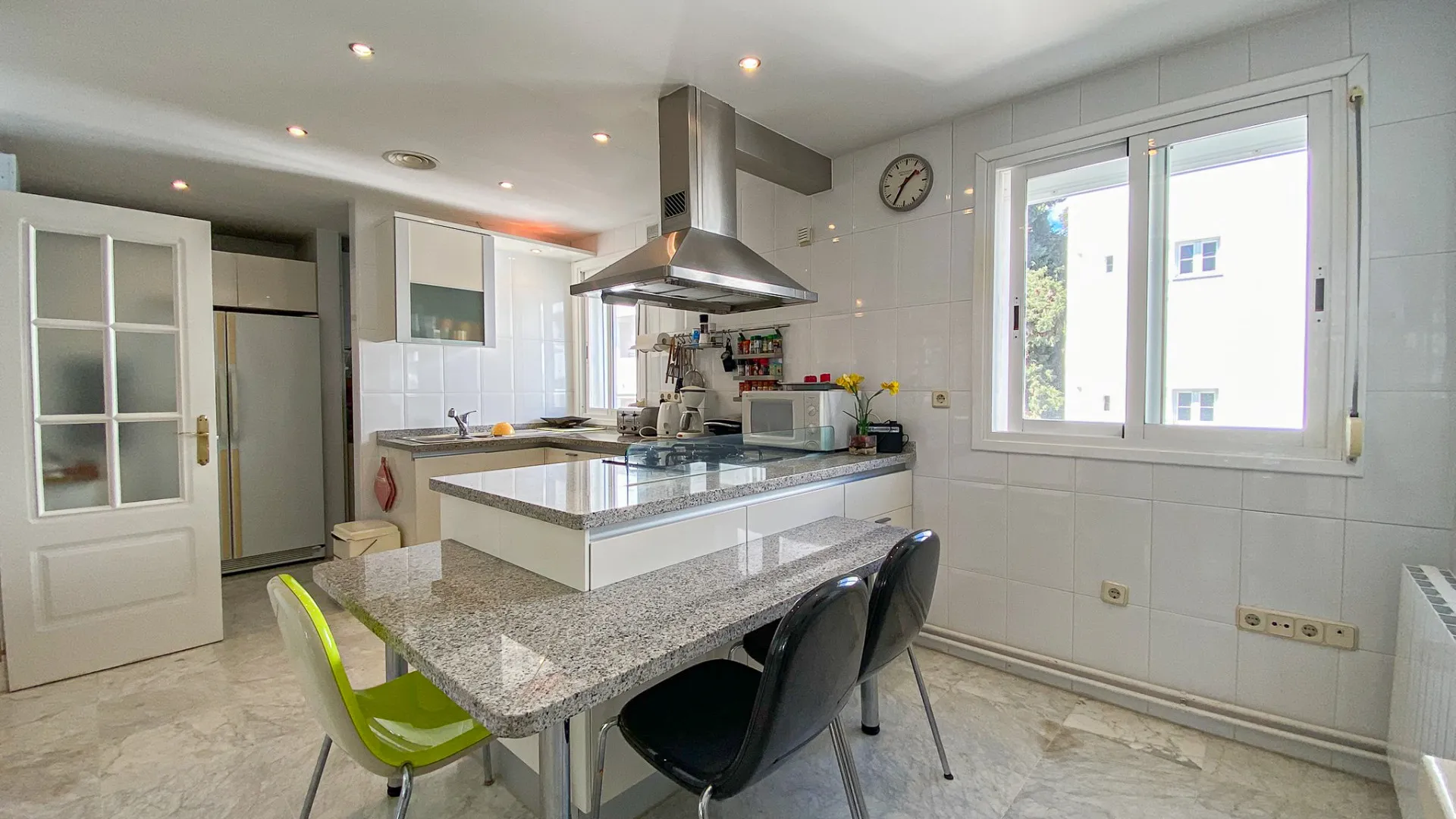 Atico duplex en venta de 3 dormitorios en Marbella Golden Mile