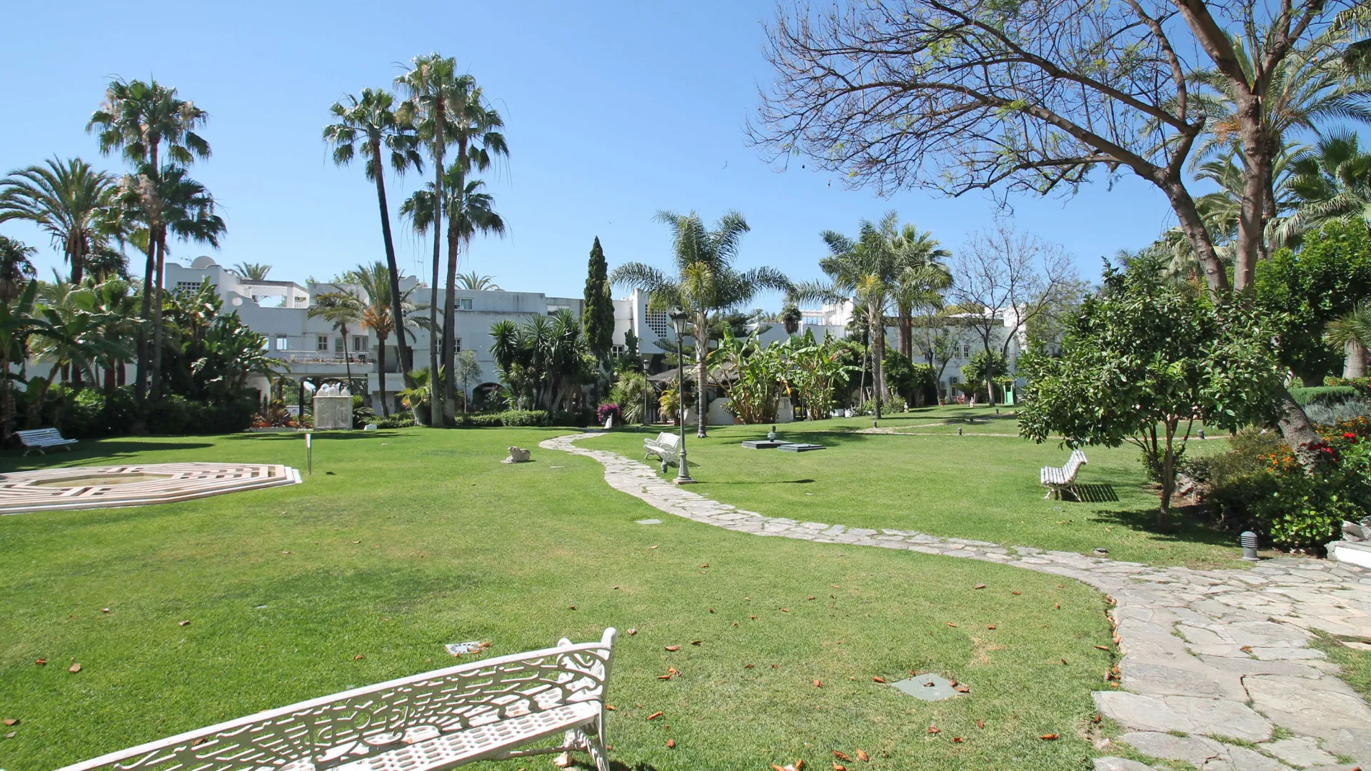 Atico duplex en venta de 3 dormitorios en Marbella Golden Mile