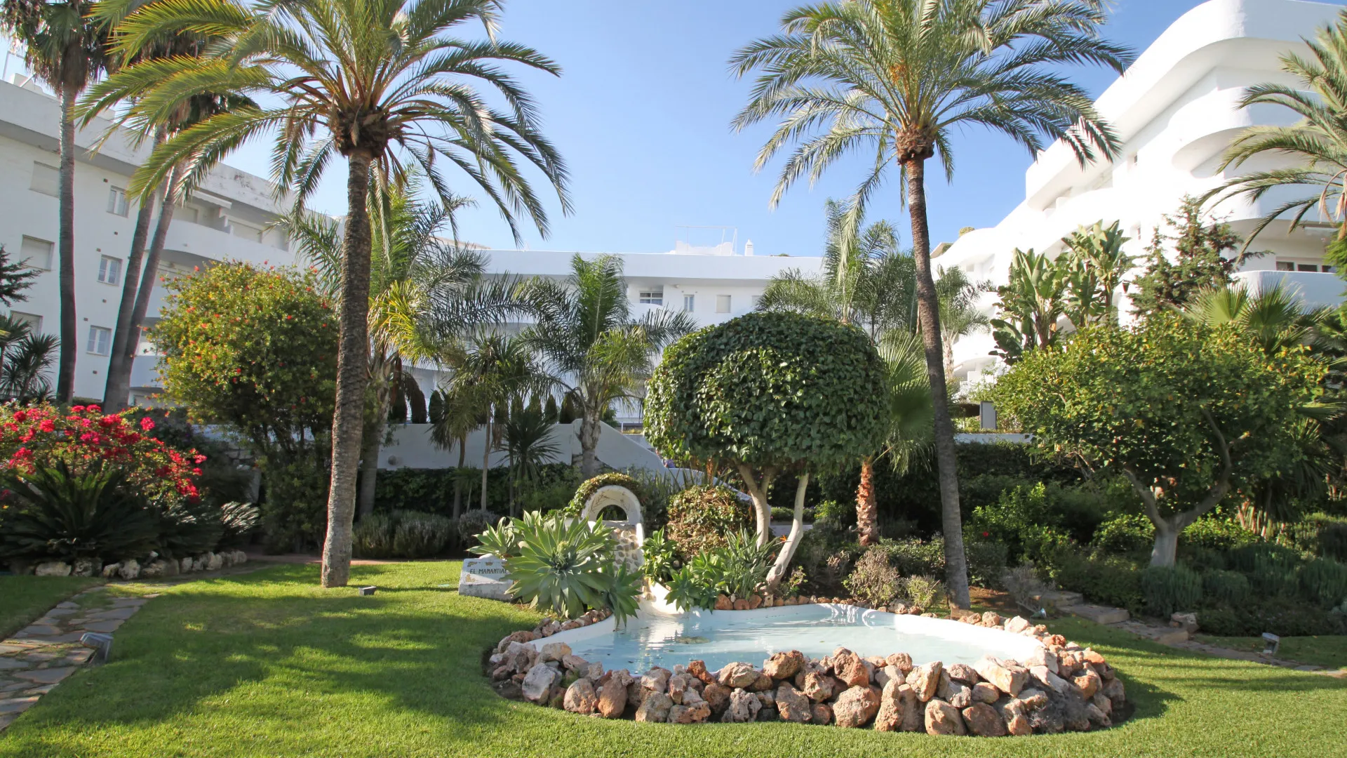 Atico duplex en venta de 3 dormitorios en Marbella Golden Mile