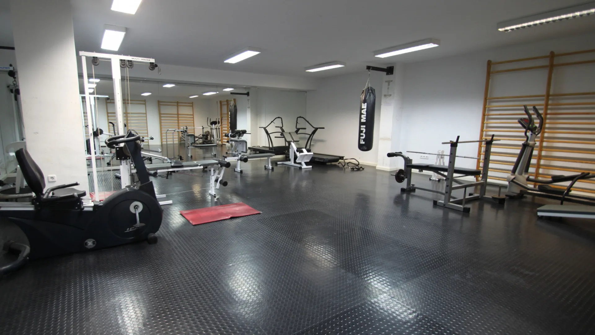 Atico duplex en venta de 3 dormitorios en Marbella Golden Mile