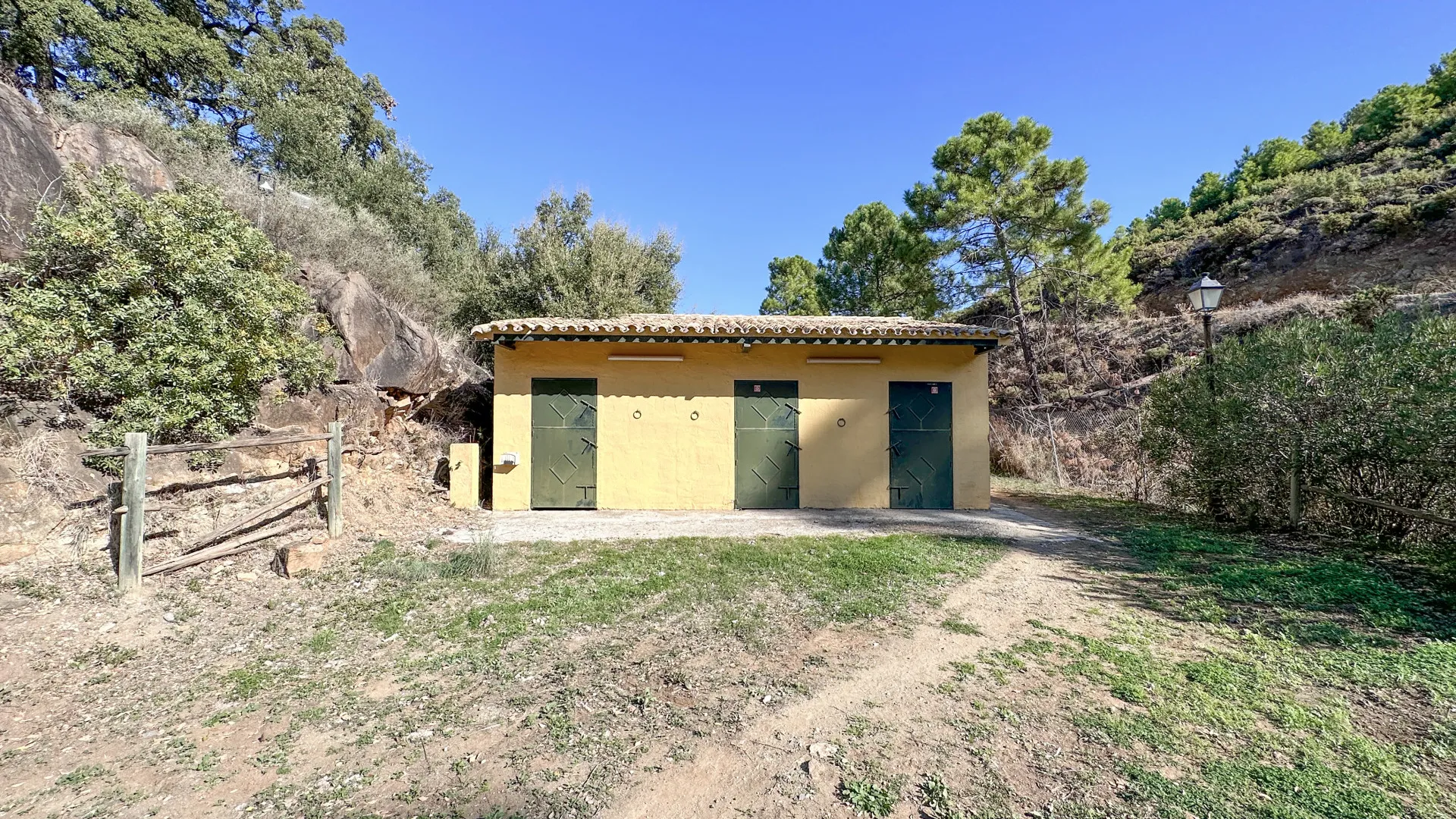 Finca en venta de 5 dormitorios en Ojen