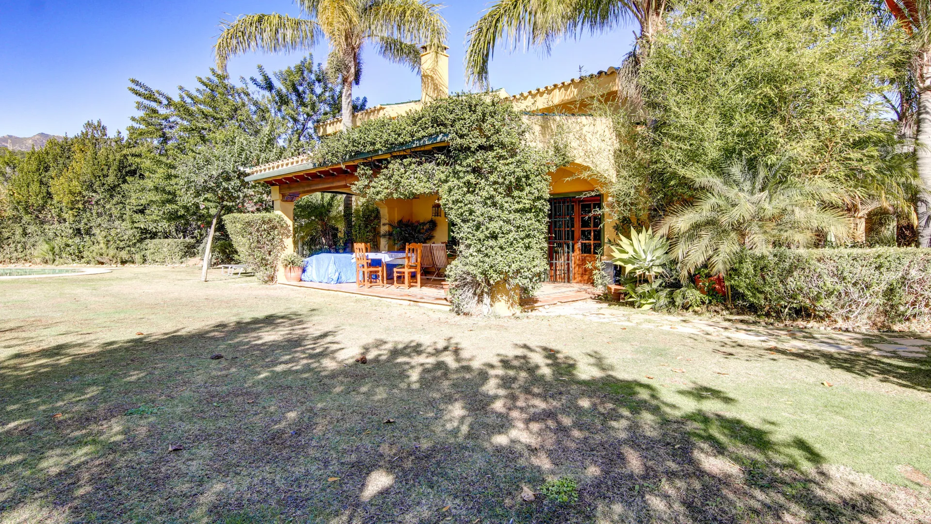 Finca en venta de 5 dormitorios en Ojen
