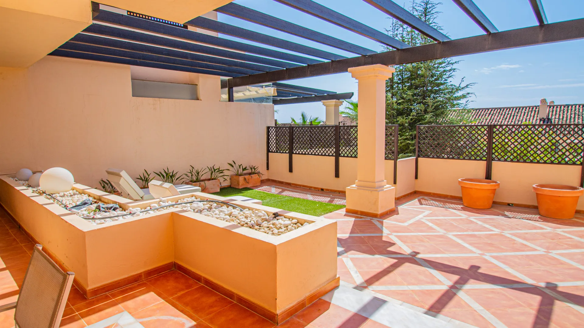 For sale Nueva Andalucia 2 bedrooms ground floor apartment