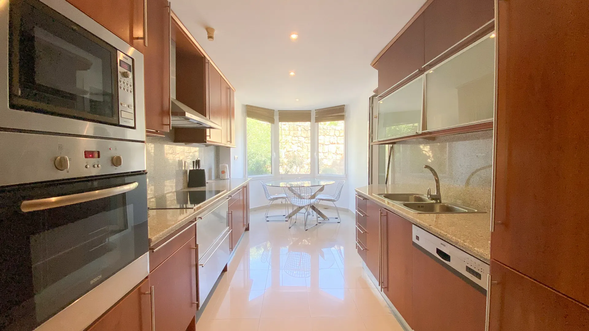 For sale Nueva Andalucia 2 bedrooms ground floor apartment