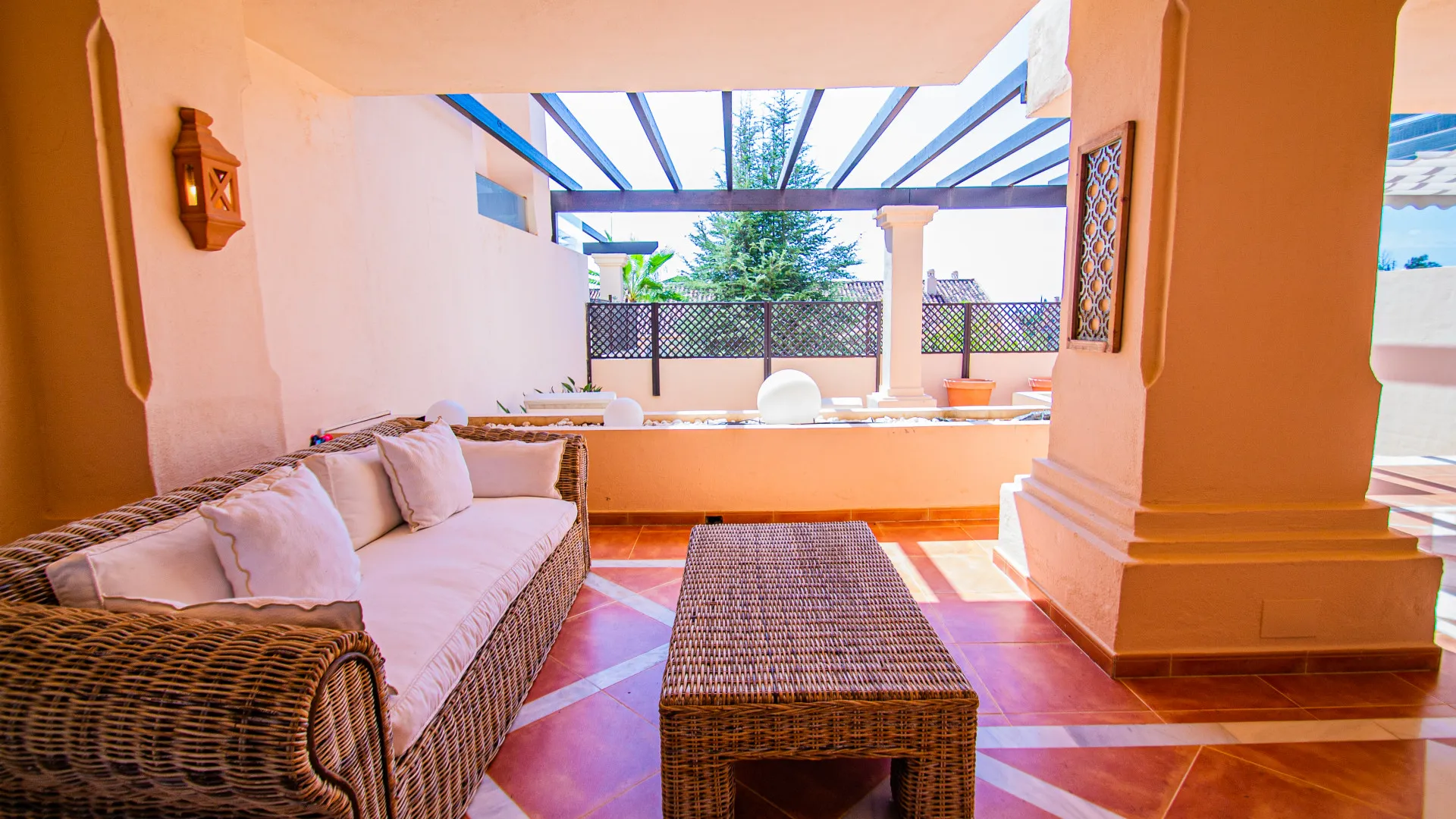 For sale Nueva Andalucia 2 bedrooms ground floor apartment